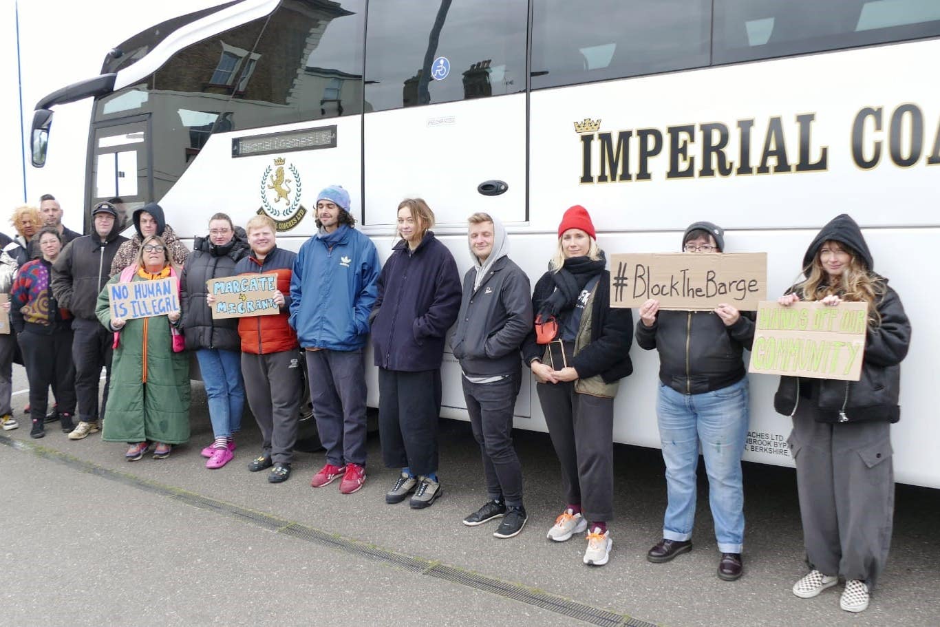 Activists in Margate blocked the transfer of a group of asylum seekers to the ‘Bibby Stockholm’