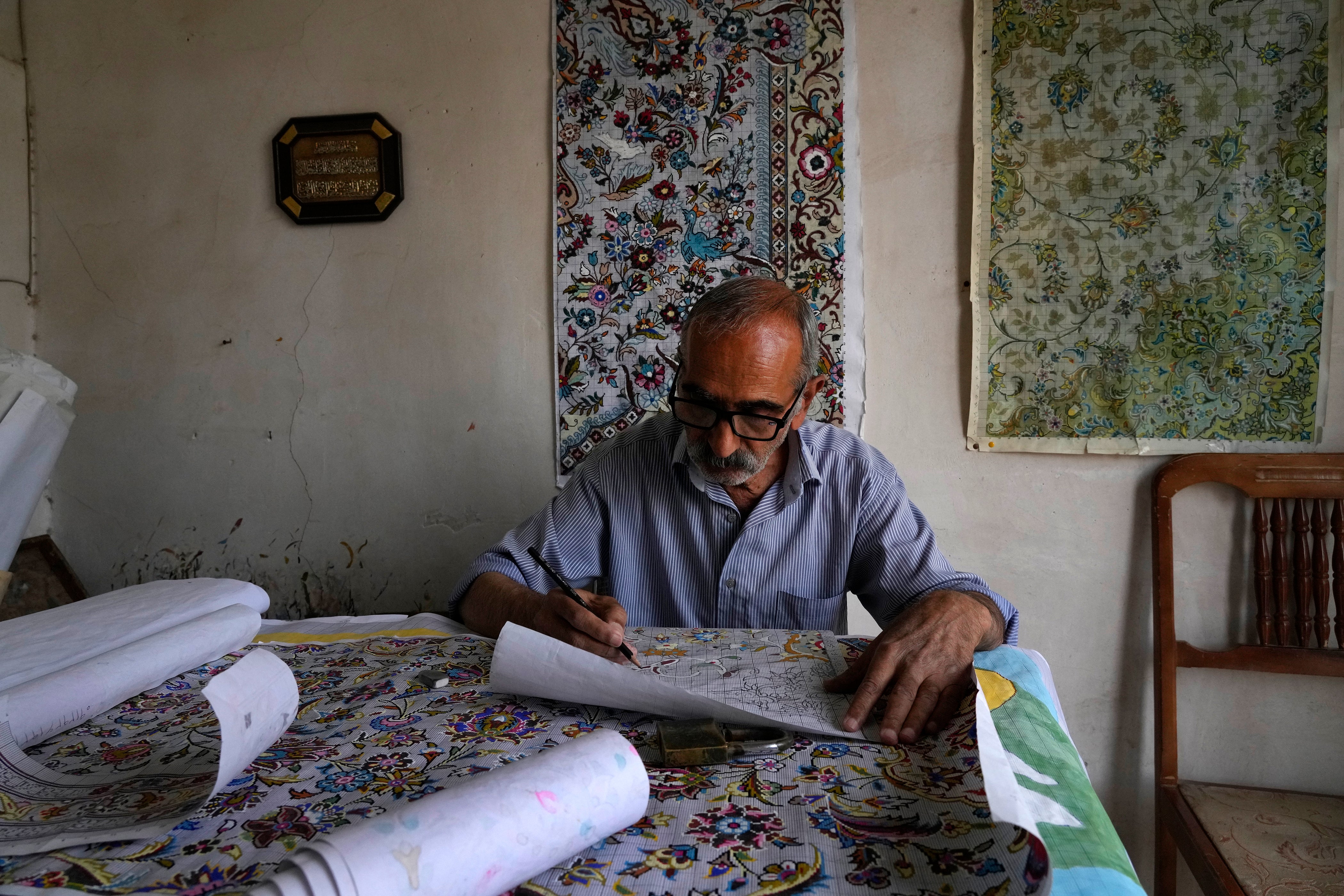 Iran Unraveling Carpet Sales