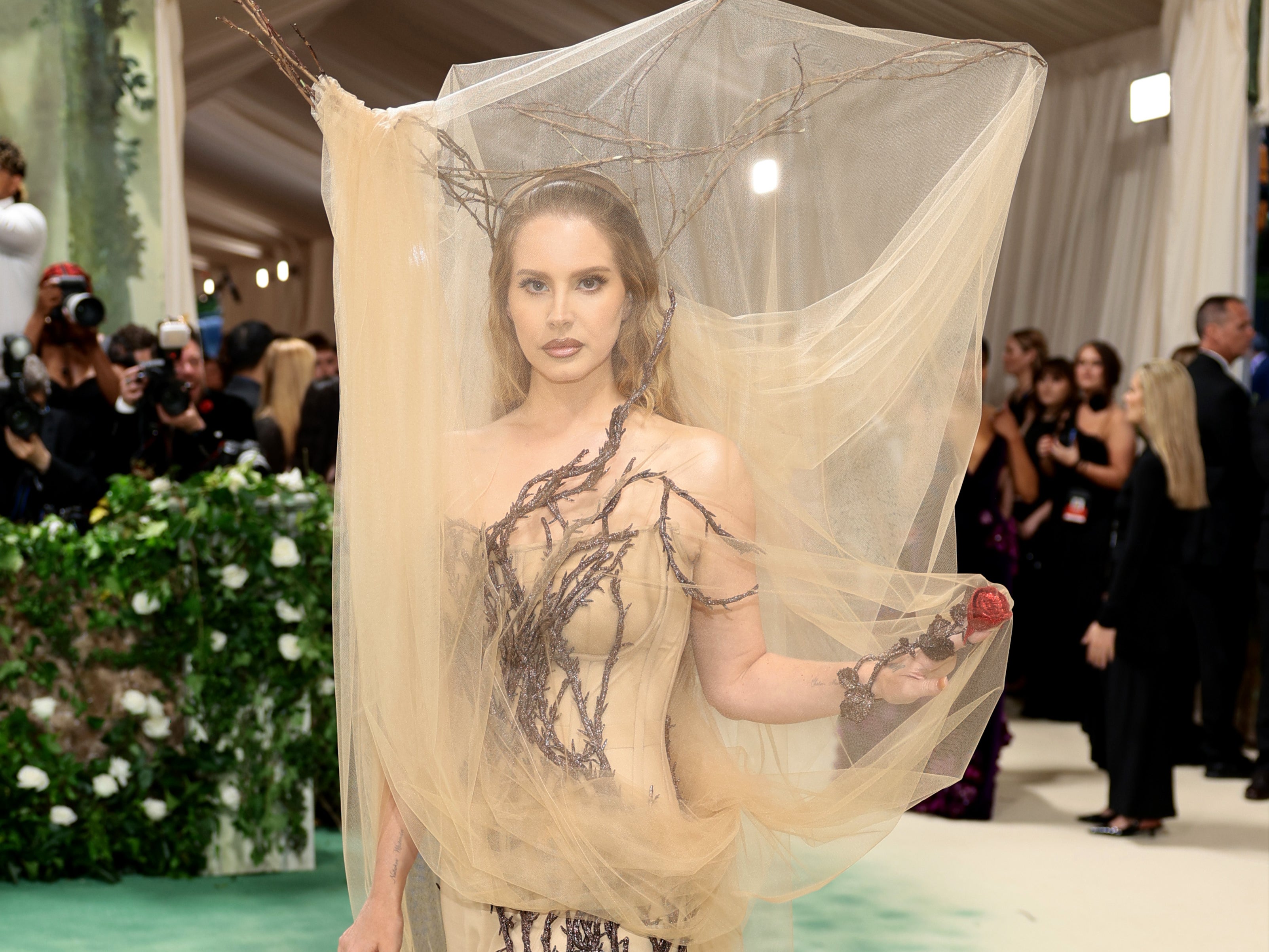 Lana Del Rey attends The 2024 Met Gala Celebrating “Sleeping Beauties: Reawakening Fashion” at The Metropolitan Museum of Art on 6 May 2024 in New York City.