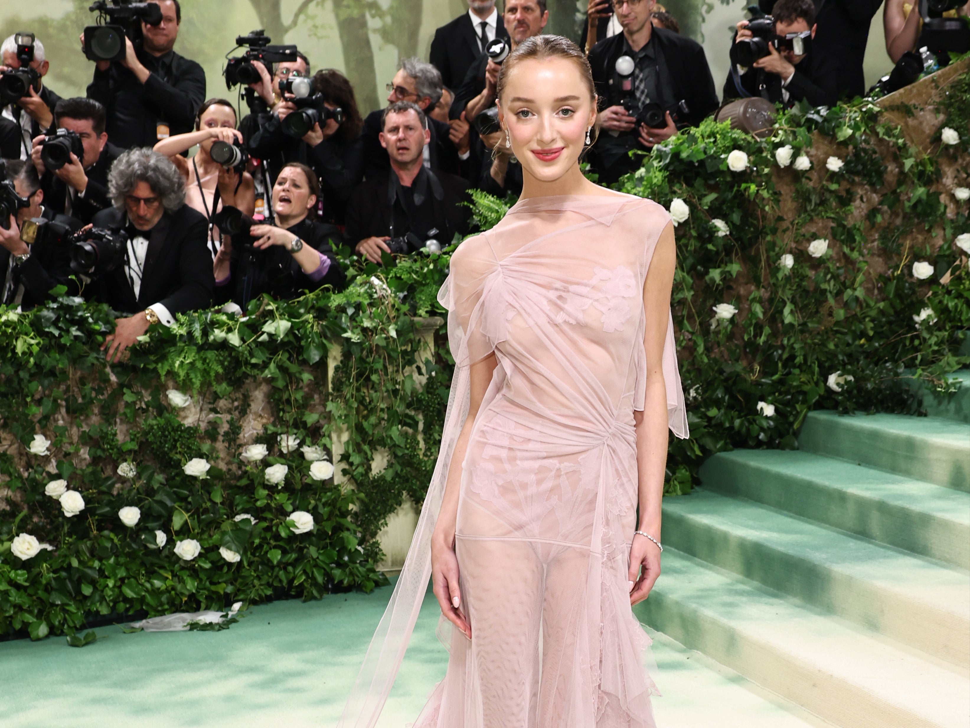 Phoebe Dynevor attends The 2024 Met Gala Celebrating “Sleeping Beauties: Reawakening Fashion” at The Metropolitan Museum of Art on May 2024 in New York City.