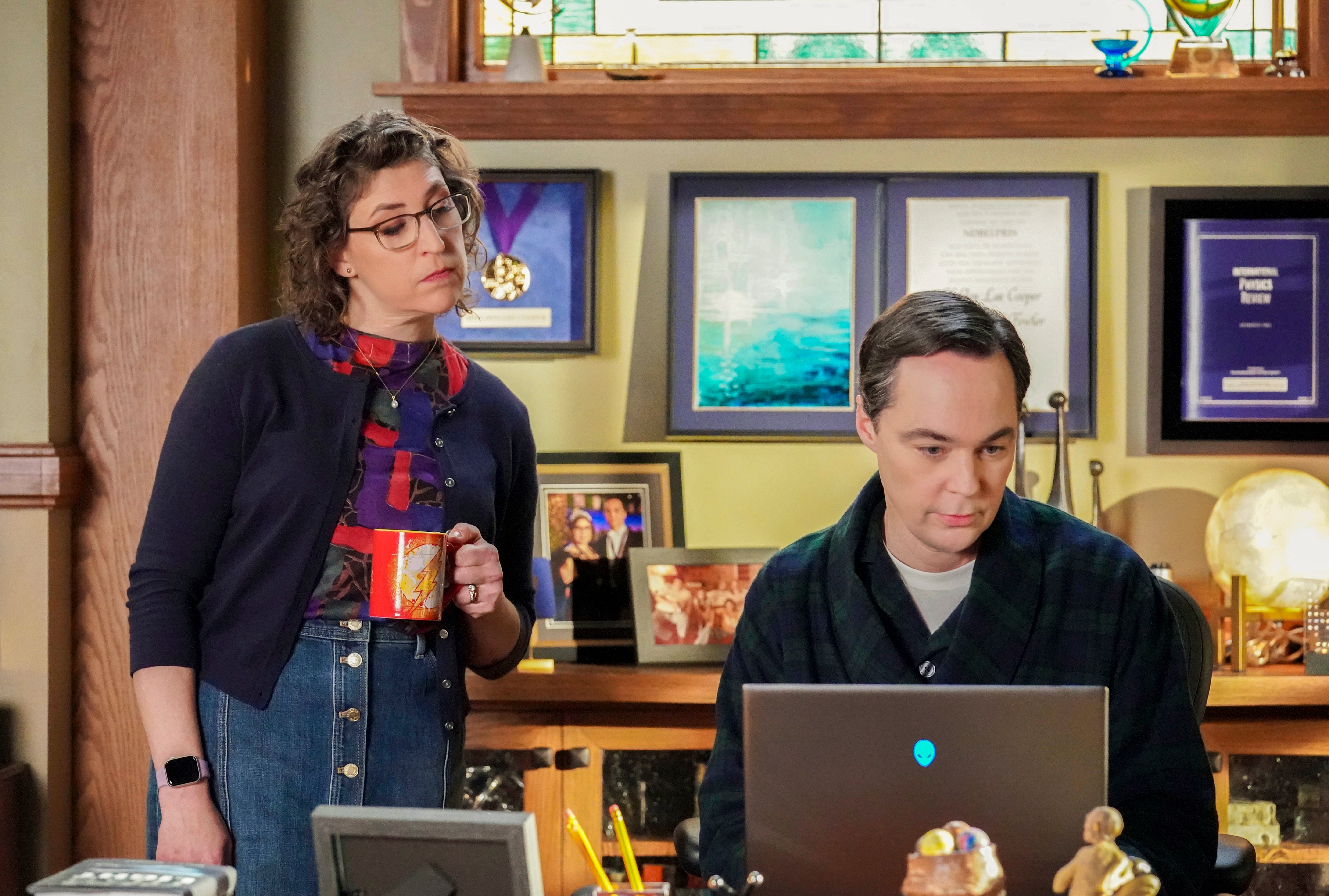 Mayim Bialik and Jim Parsons in the ‘Young Sheldon’ finale