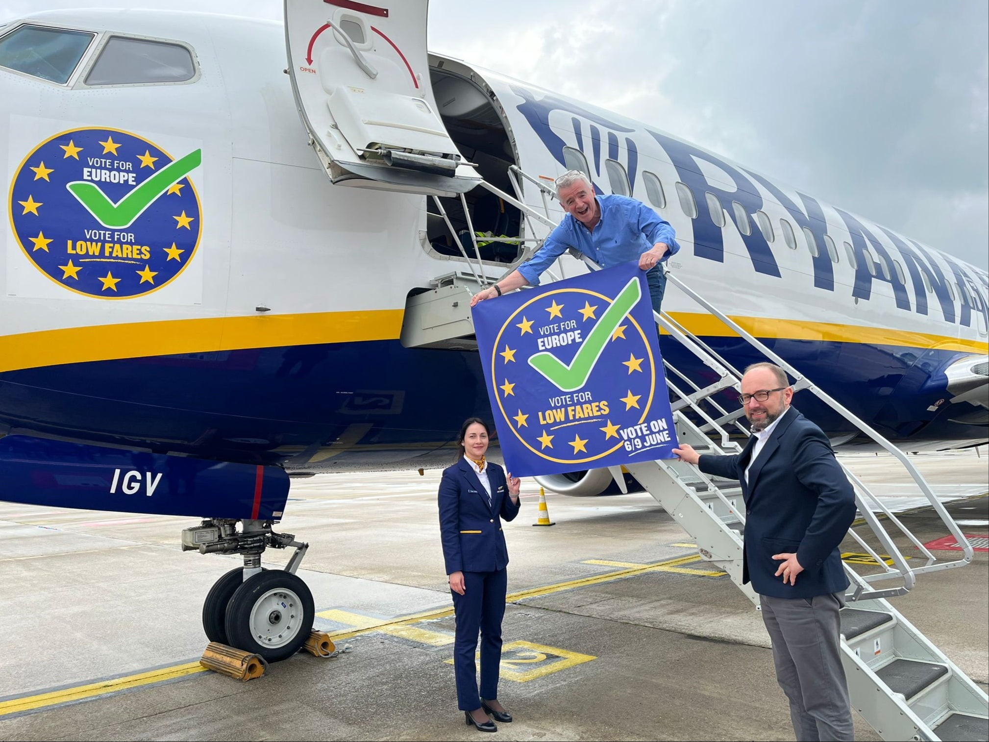 Plane speaking: Michael O’Leary (top) at Brussels airport