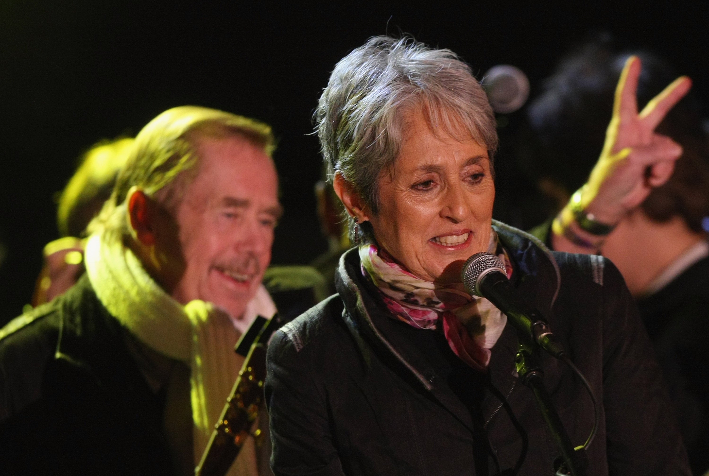 Baez with former Czech president Václav Havel at a concert in Prague to commemorate the 20th anniversary of the Velvet Revolution, in November 2009