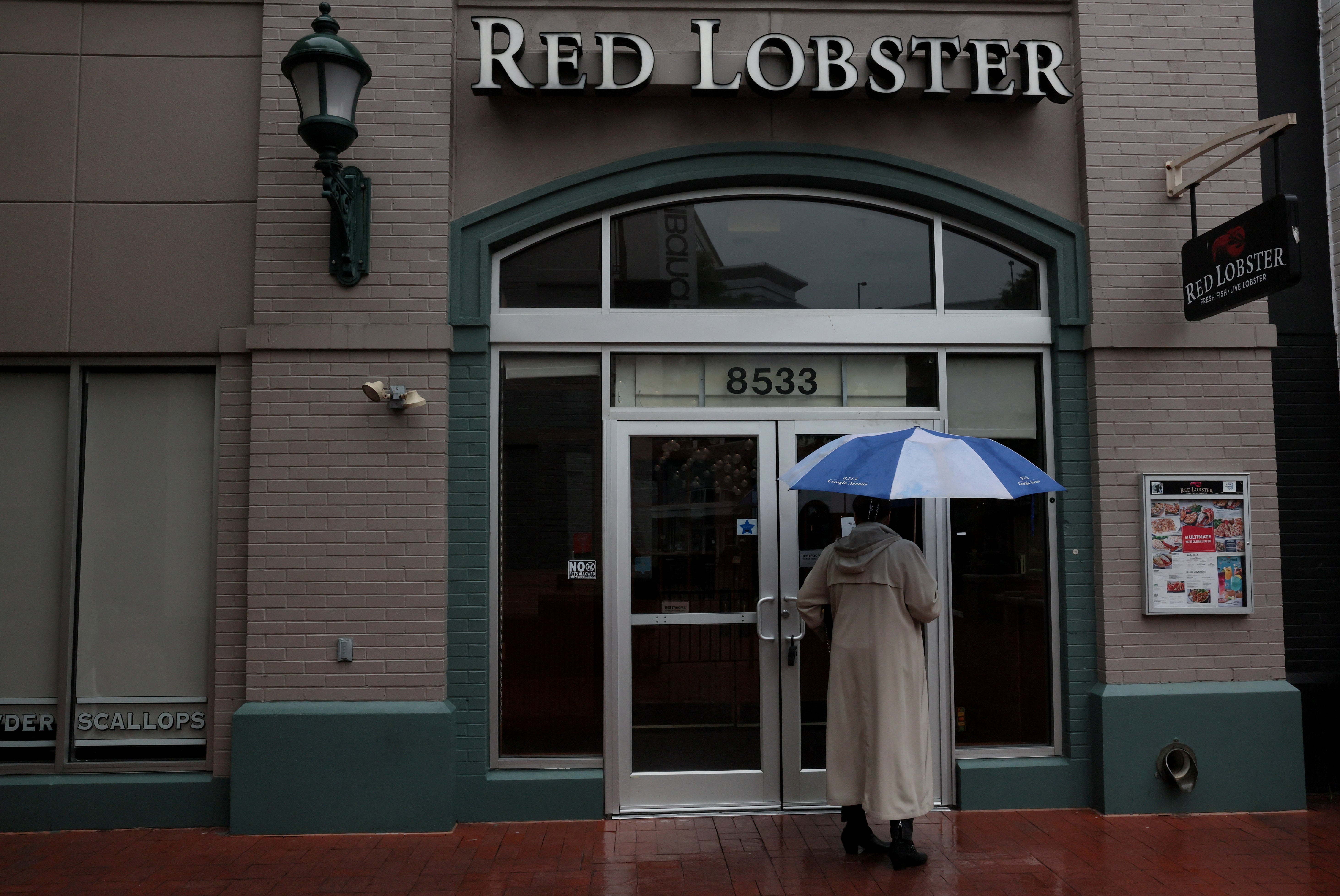 A sign taped to a door announcing the closure of a Red Lobster in Silver Spring, Maryland