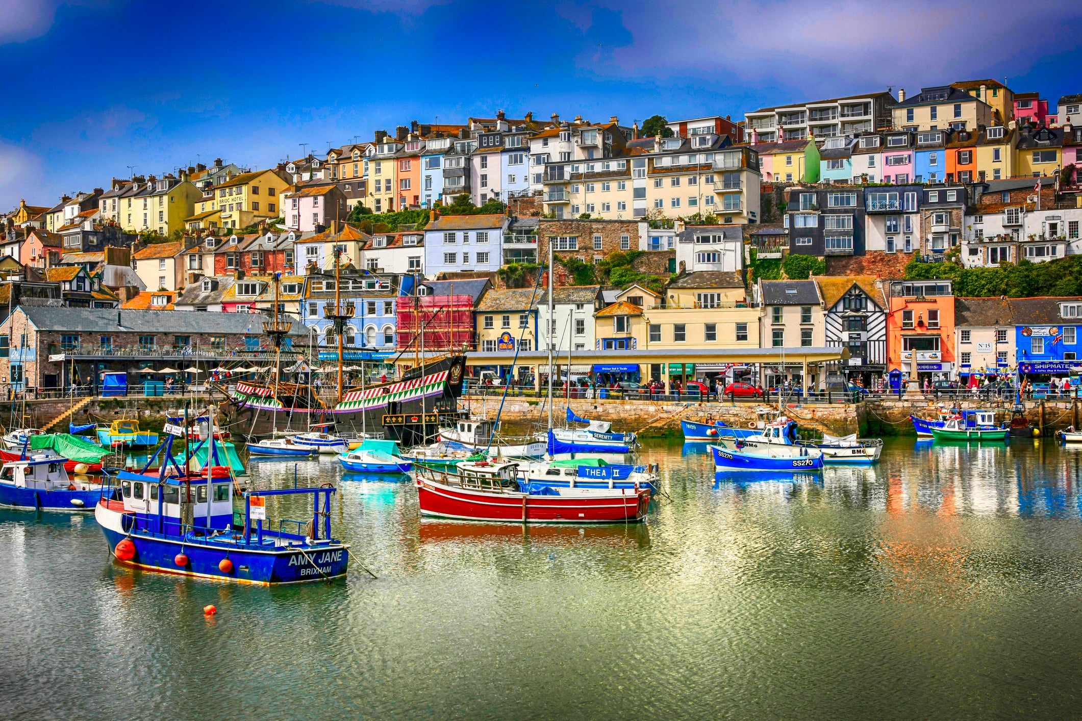 People in two areas of Brixham are being urged to boil tap water before use after an outbreak of a vomitting bug