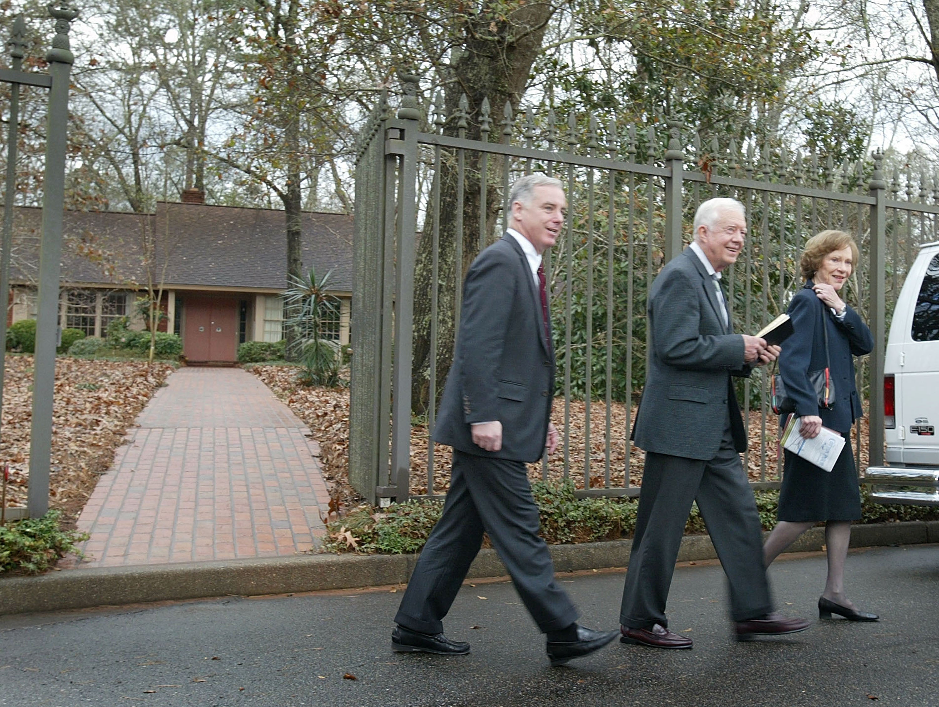 Former Vermont Governor Howard Dean walks with Carter and Rosalynn at Carter’s home on January 18, 2004 in Plains, Georgia