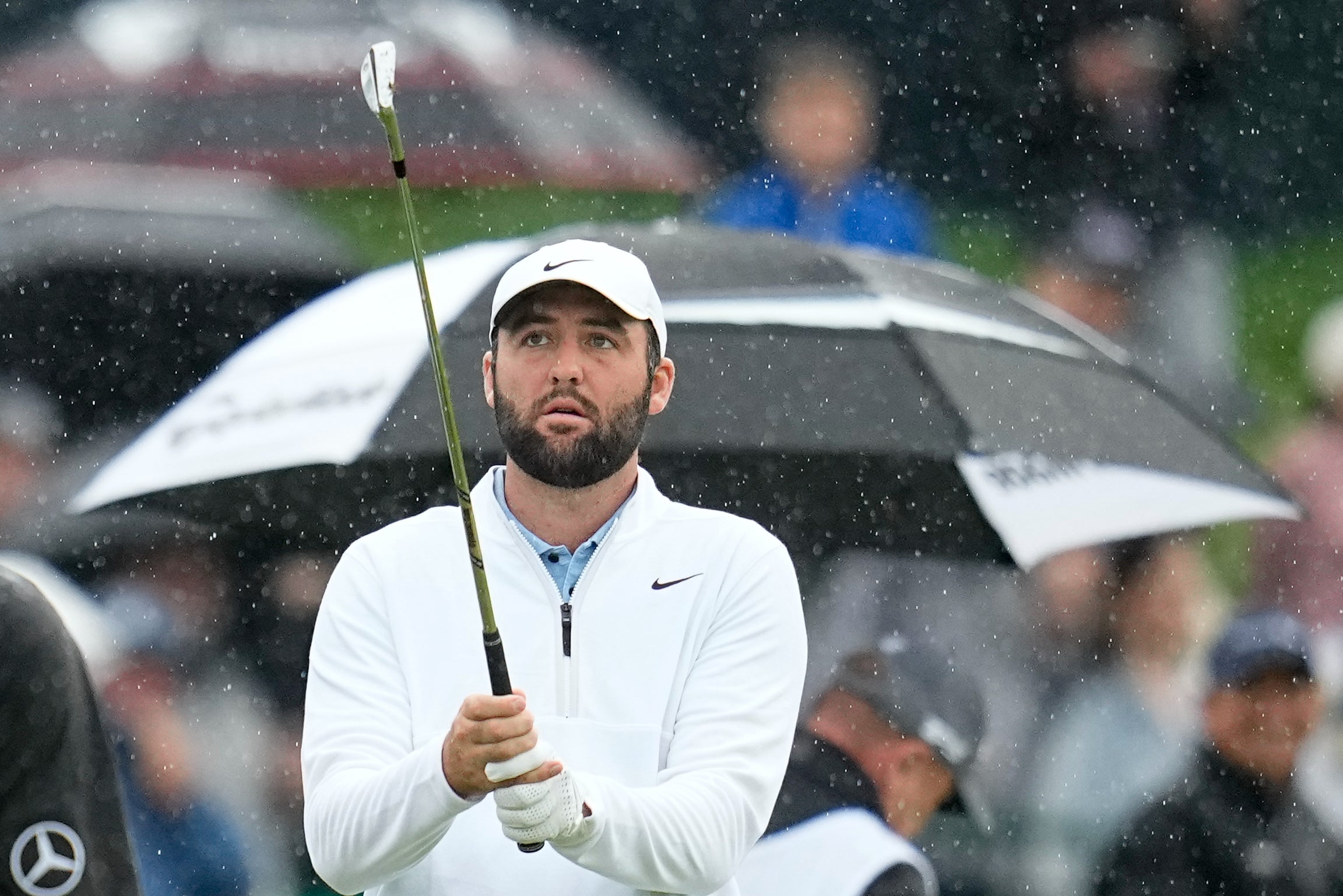 Scottie Scheffler warms up before the second round of the PGA Championship