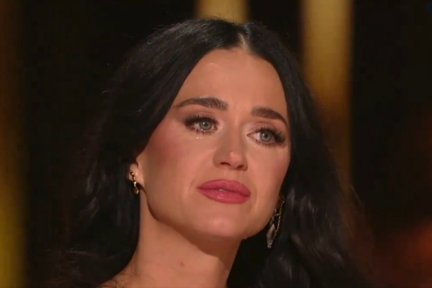 Katy Perry cries during her final episode of American Idol