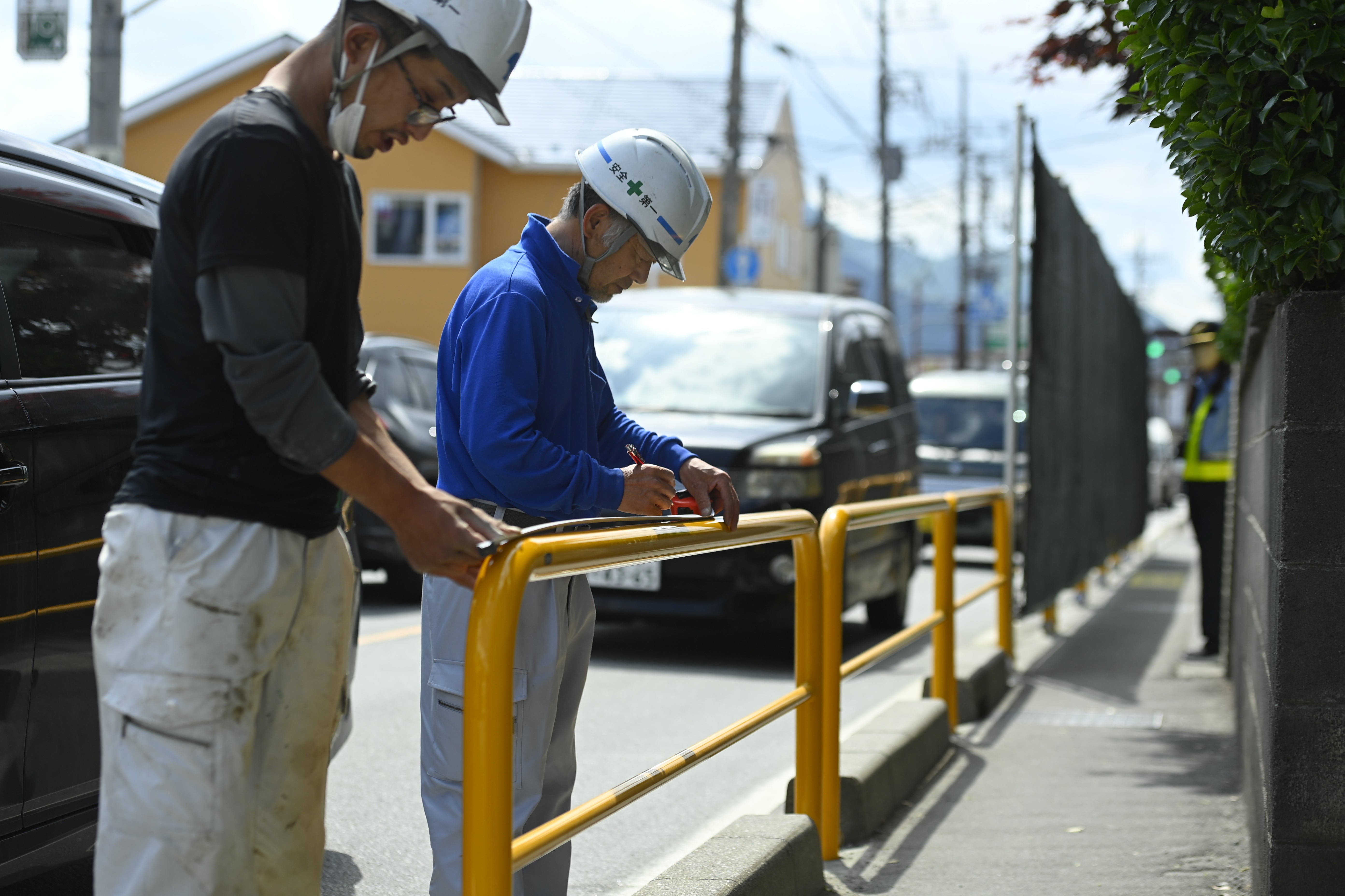 Workers in the city of Fujikawaguchiko built a screen to dissuade tourists from taking photos of Mount Fuji