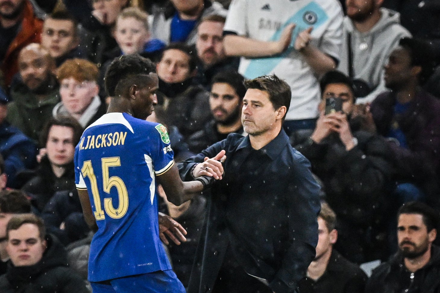 Mauricio Pochettino congratulates Nicolas Jackson