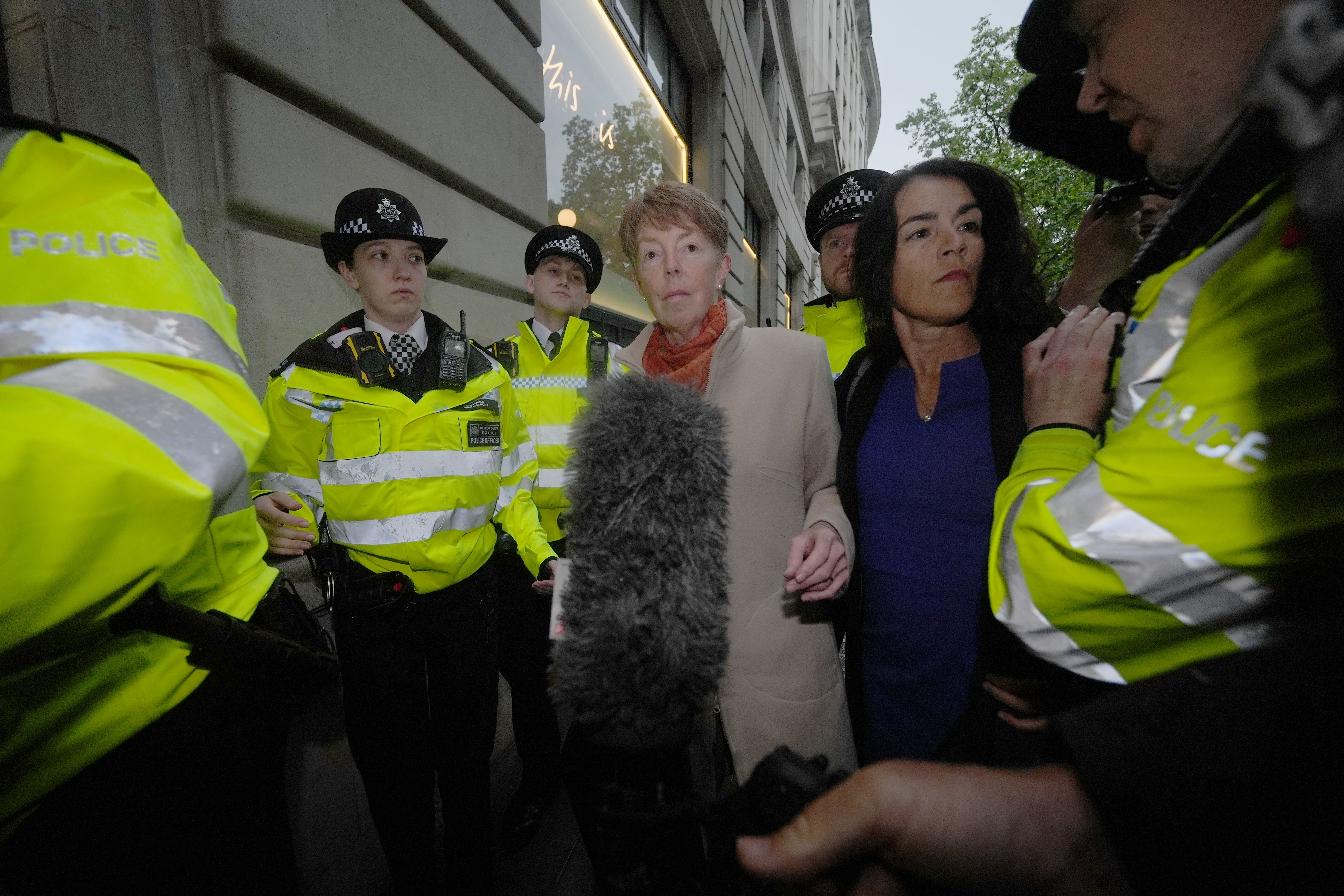 Paula Vennells was surrounded by press as she arrived at the inquiry (Yui Mok/PA)