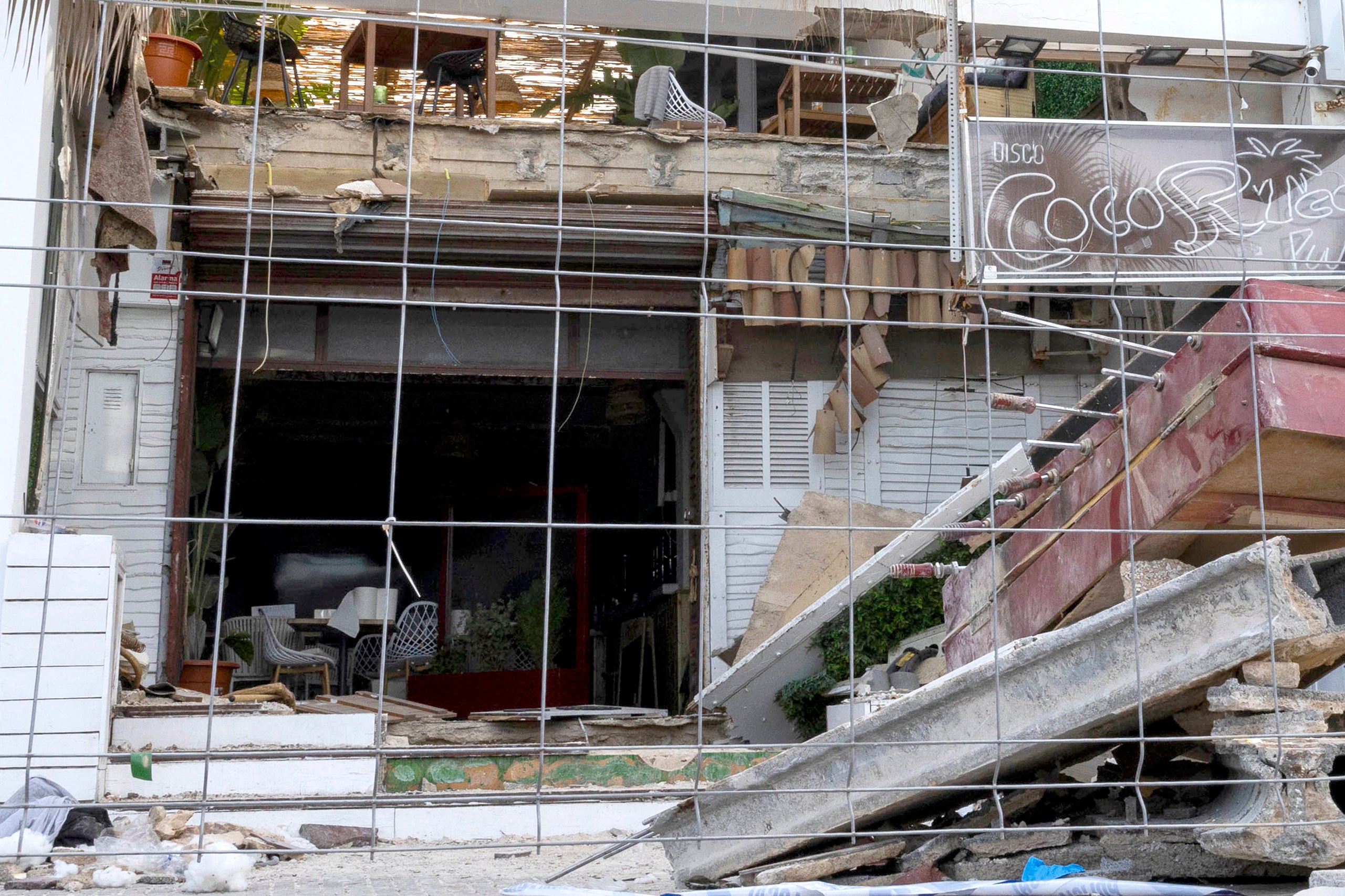 Four people died and 16 were injured after the roof of a two-storey restaurant collapsed on Spain's Mediterranean island of Mallorca