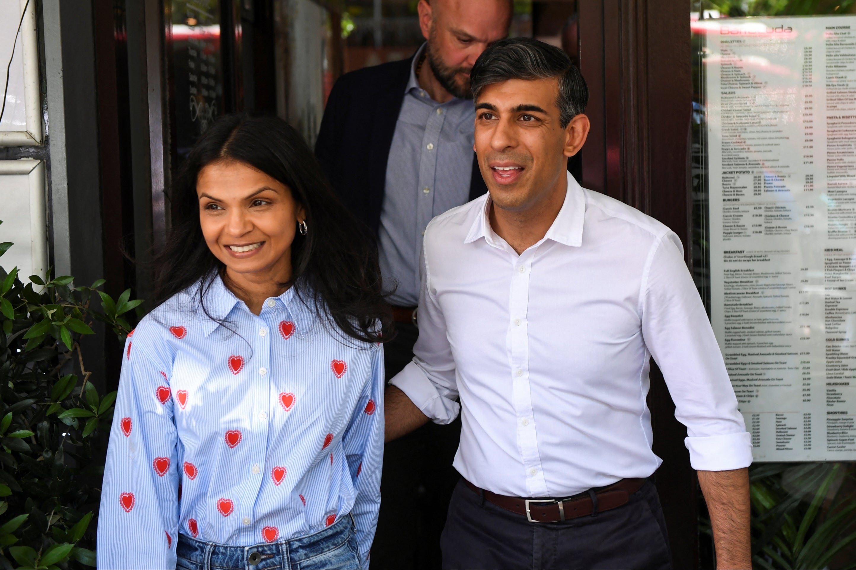 Rishi Sunak campaigning with his wife Akshata Murty