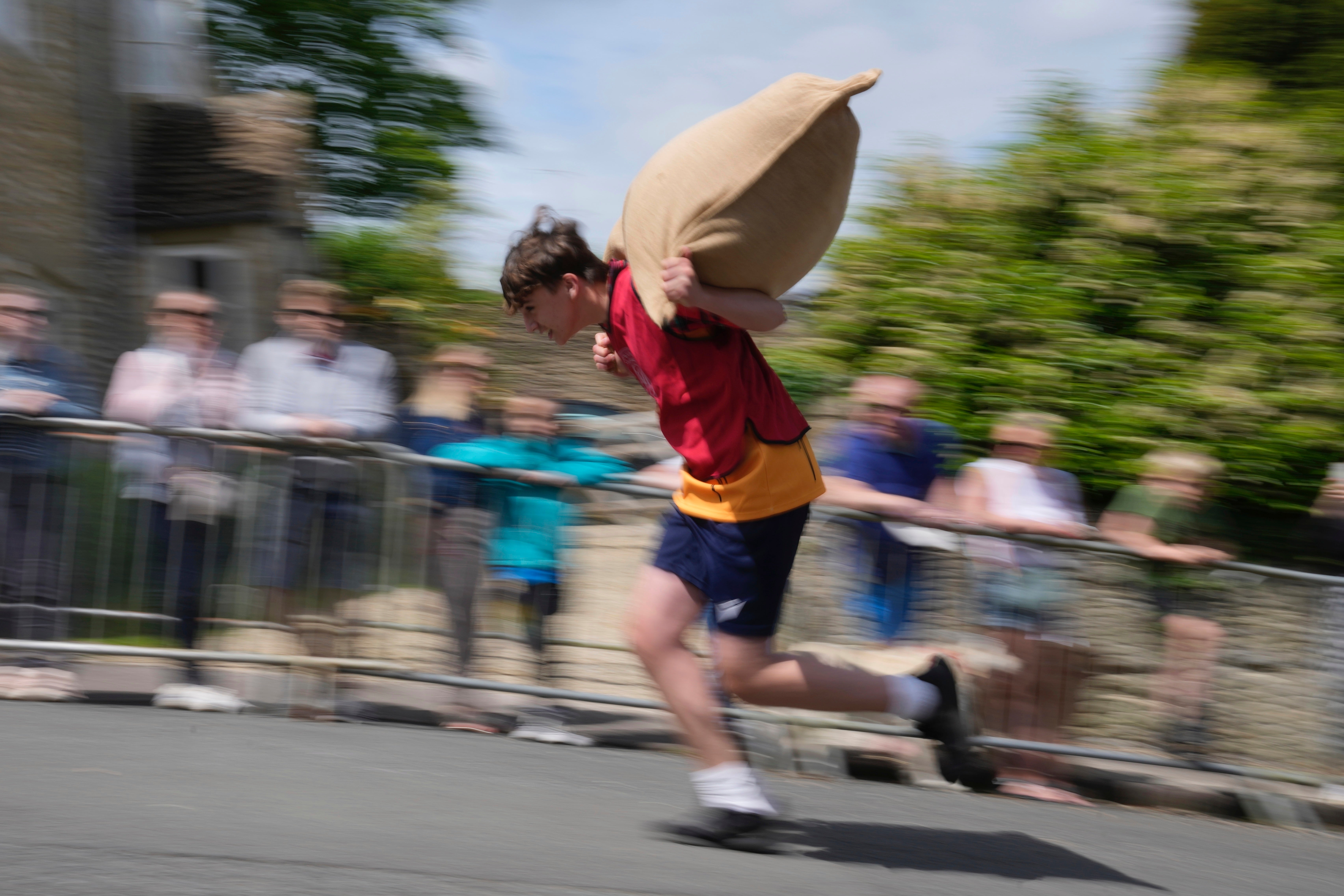 Britain Woolsack Races