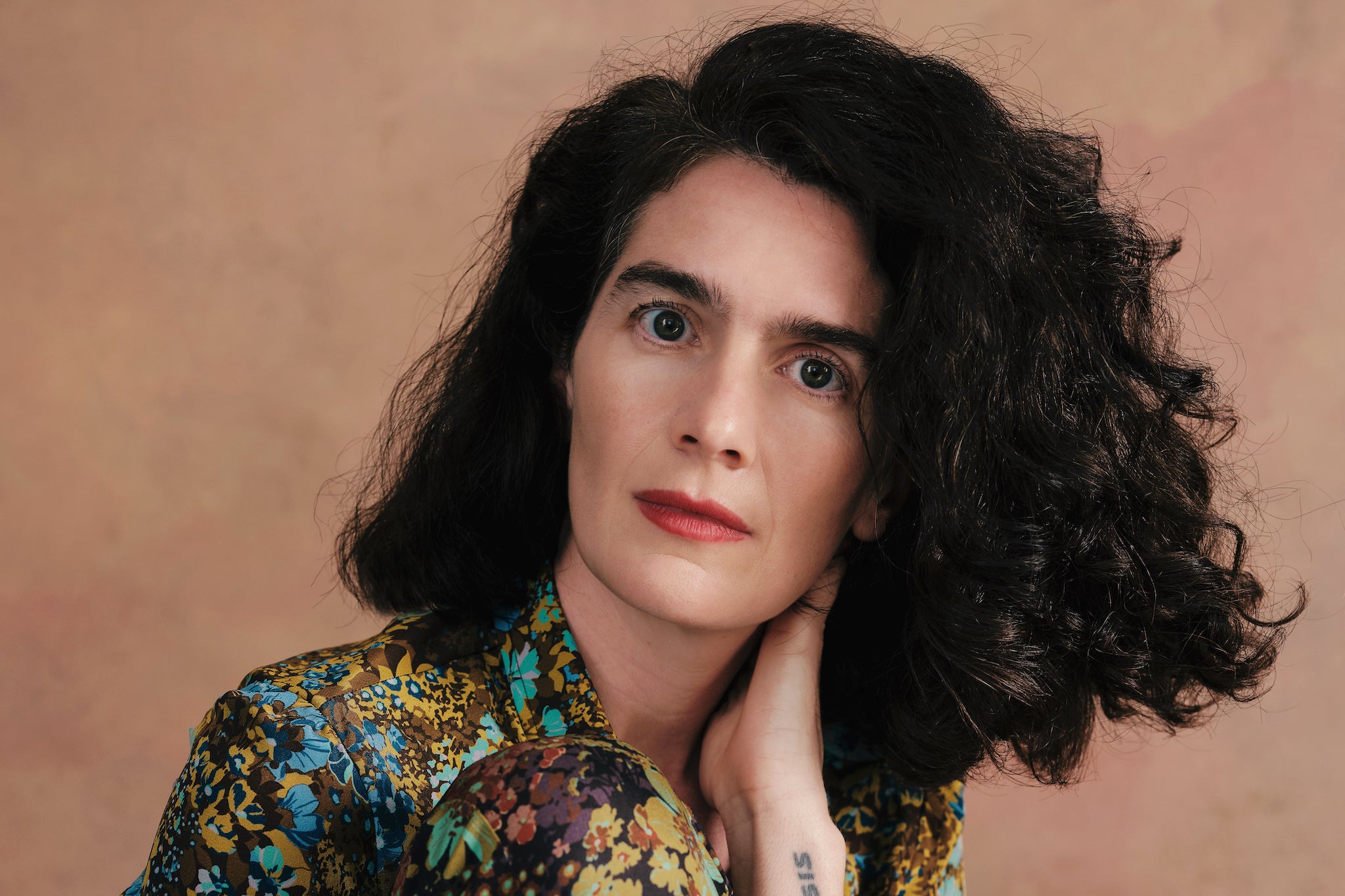 ‘You know when you’re so tired you feel stoned?’ Gaby Hoffmann stars opposite Benedict Cumberbatch in Netflix’s ‘Eric’