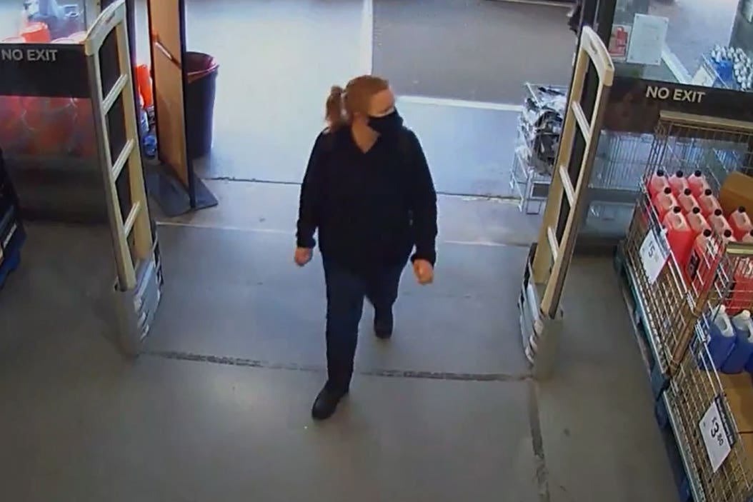 Fiona Beal arriving at B&Q in Northampton, where she went on to purchased 10 50 litre bags of compost, ten 22.5kg bags of Cotswold Stone and a grey plastic trough (Northamptonshire Police/PA)