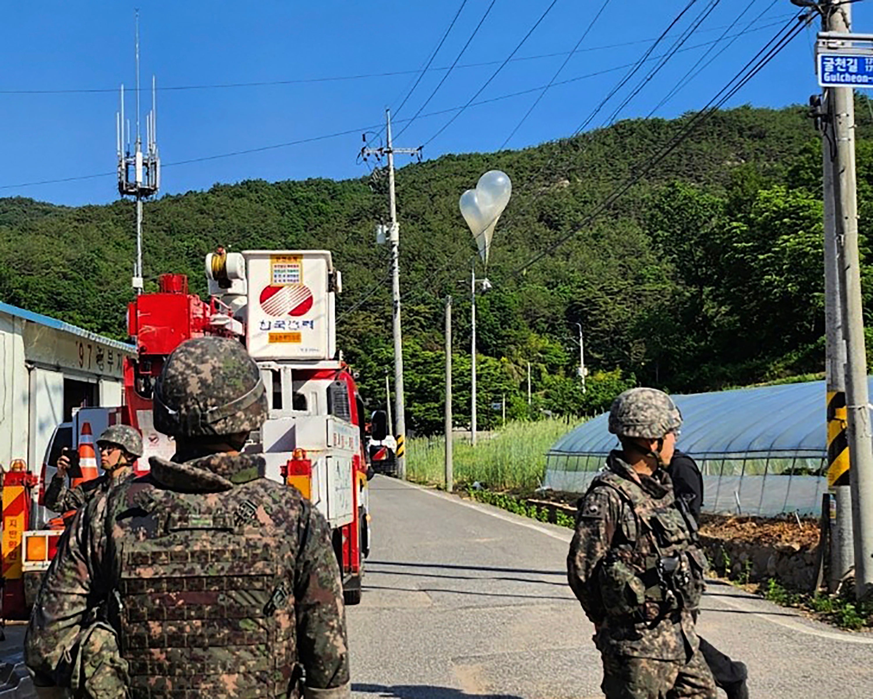 Koreas Tensions Balloons