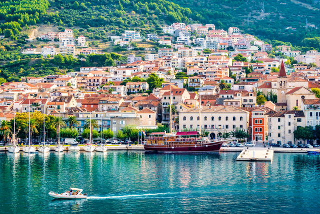 <p>Dramatic scenes await visitors to the picturesque port town of Makarska </p>