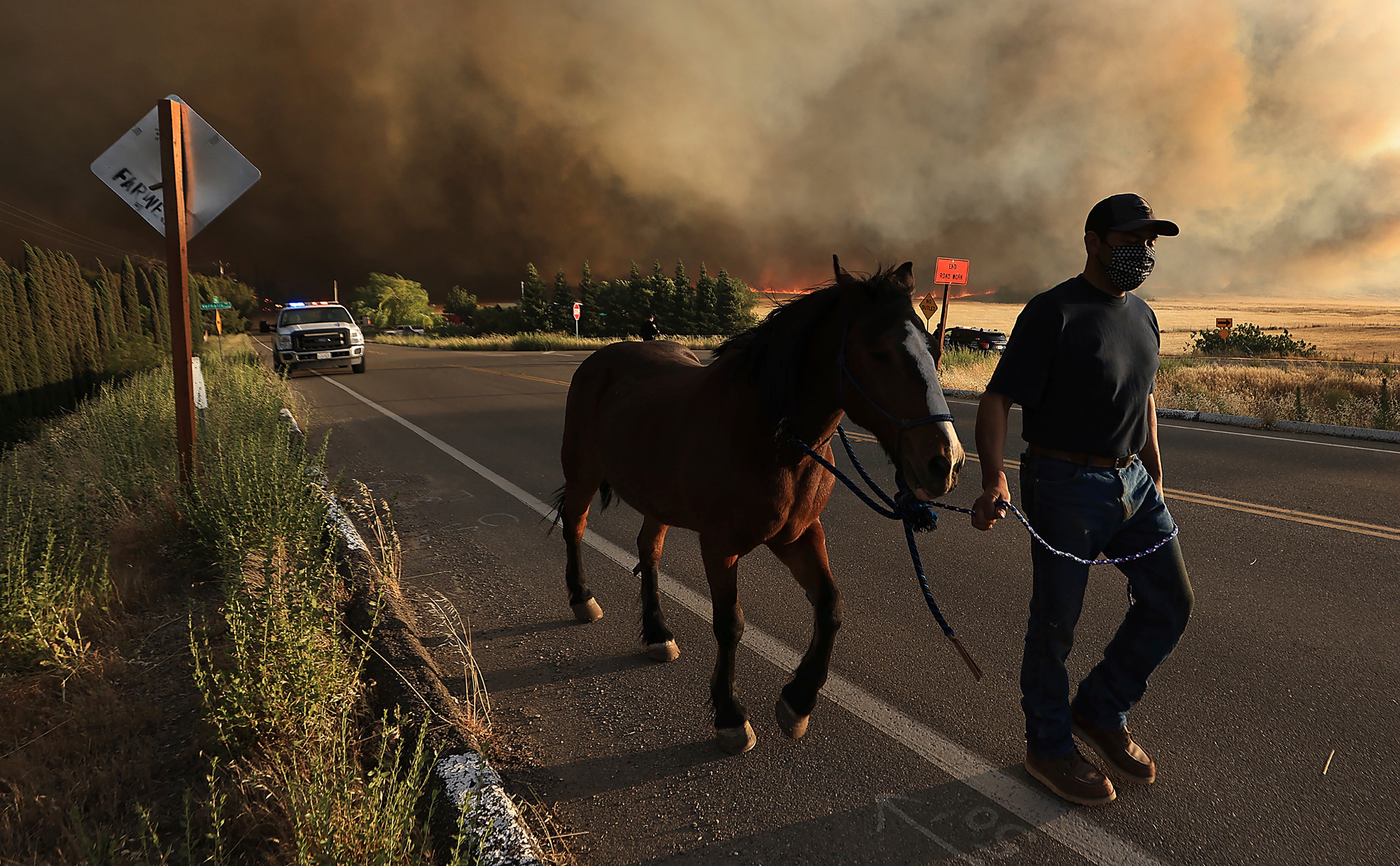 A resident of of Vernalis Road evacuates his horse as the Corral Fire bears down on ranches west of Tracy, Calif., Saturday, June 1, 2024