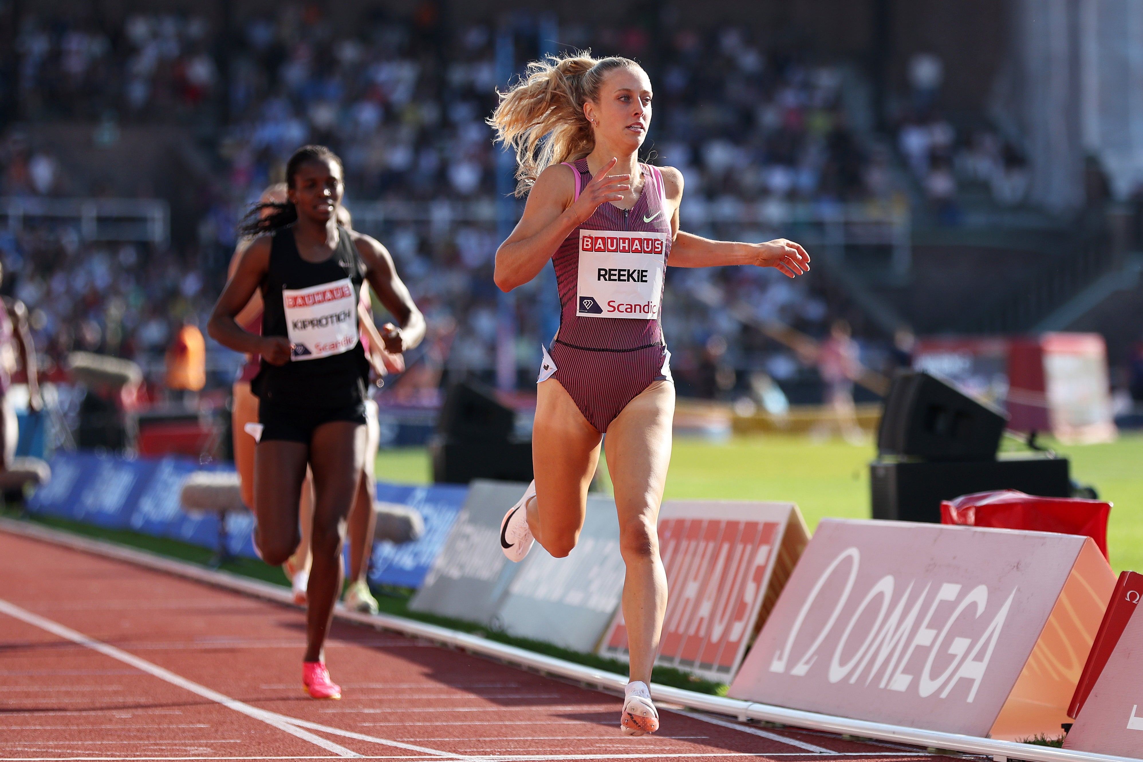 Jemma Reekie stormed to victory over 800m