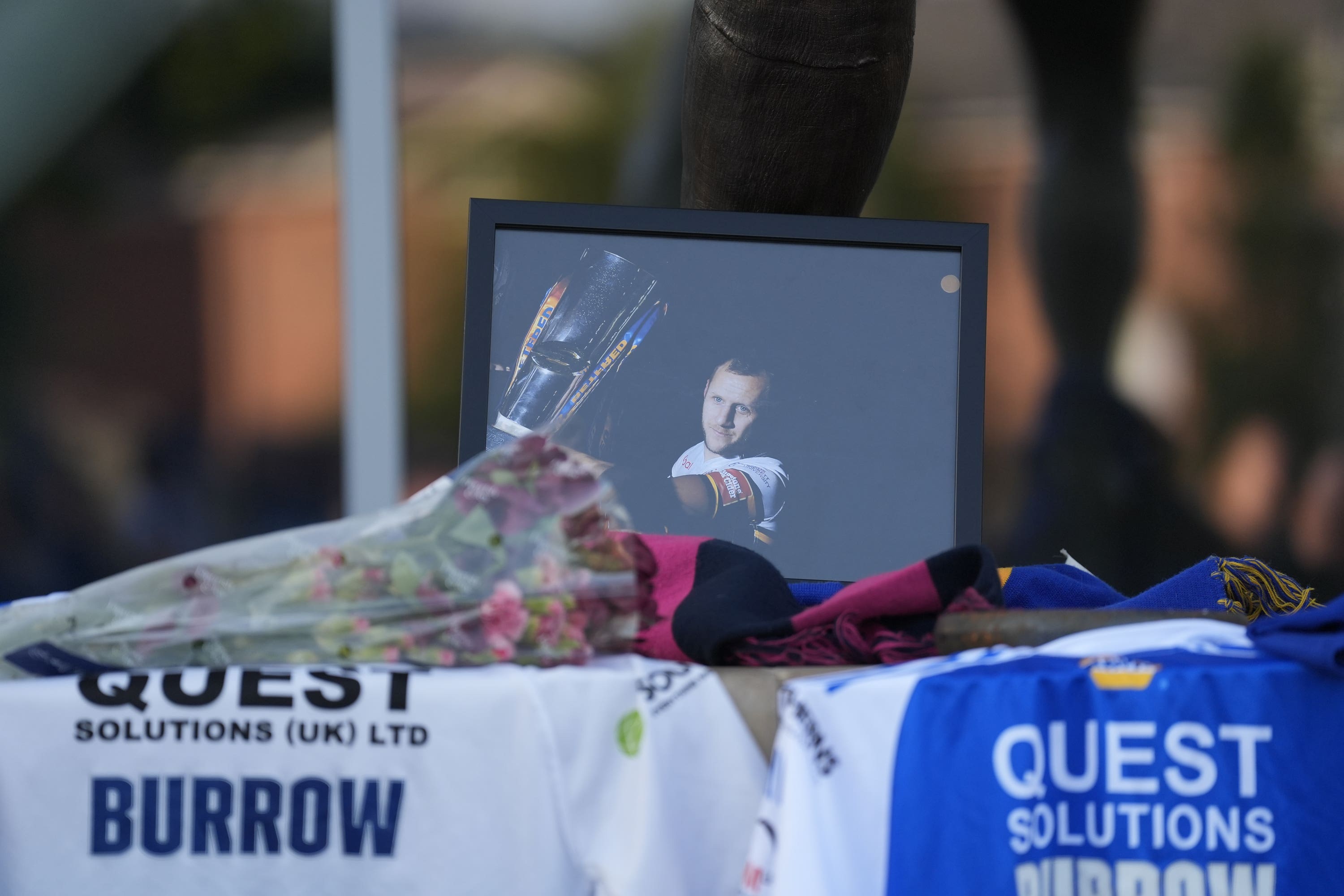 Tributes have been paid to Rob Burrow at Headingley