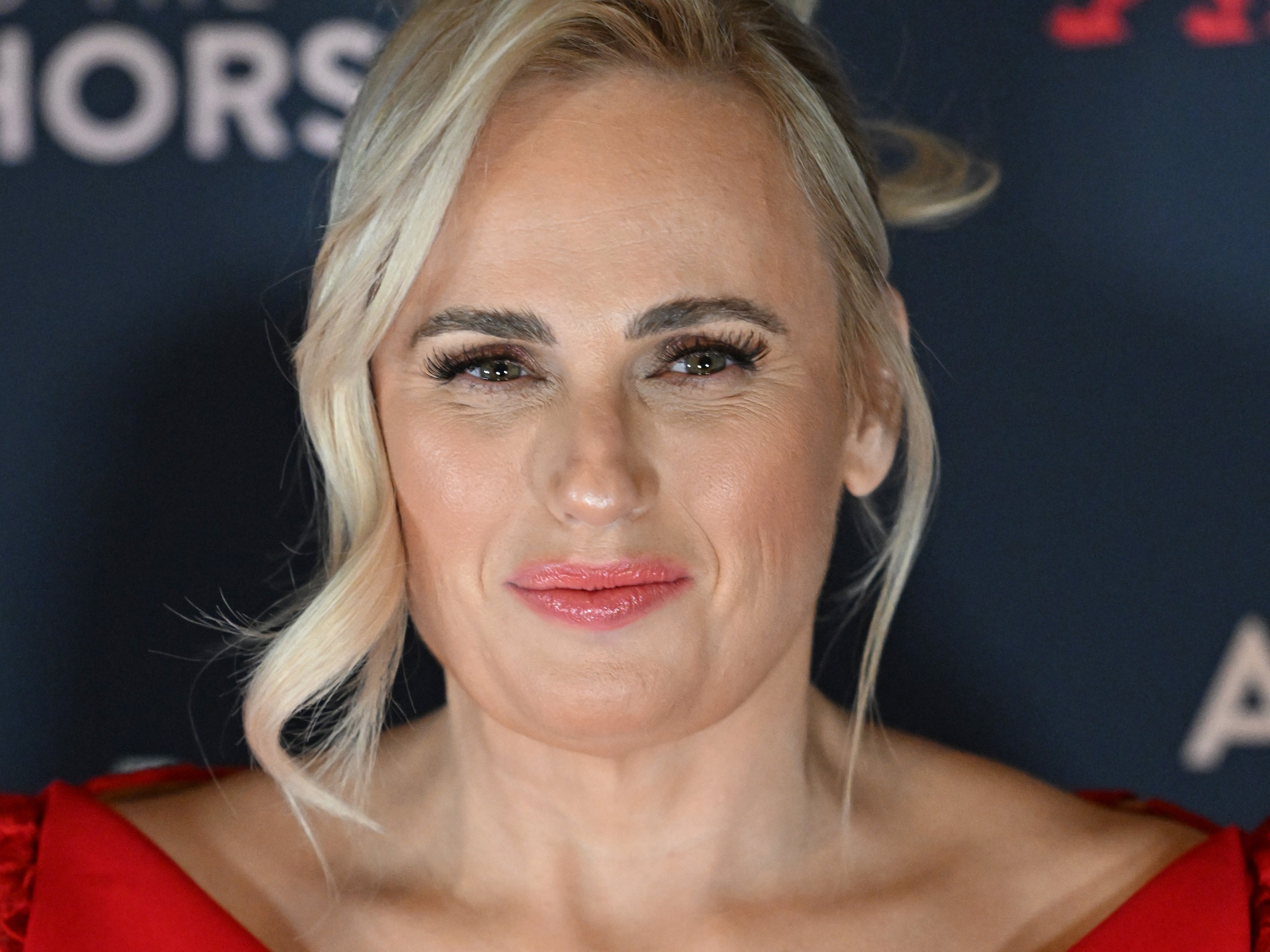 Rebel Wilson stars alongside Kiefer Sutherland in the film Tinsel Town