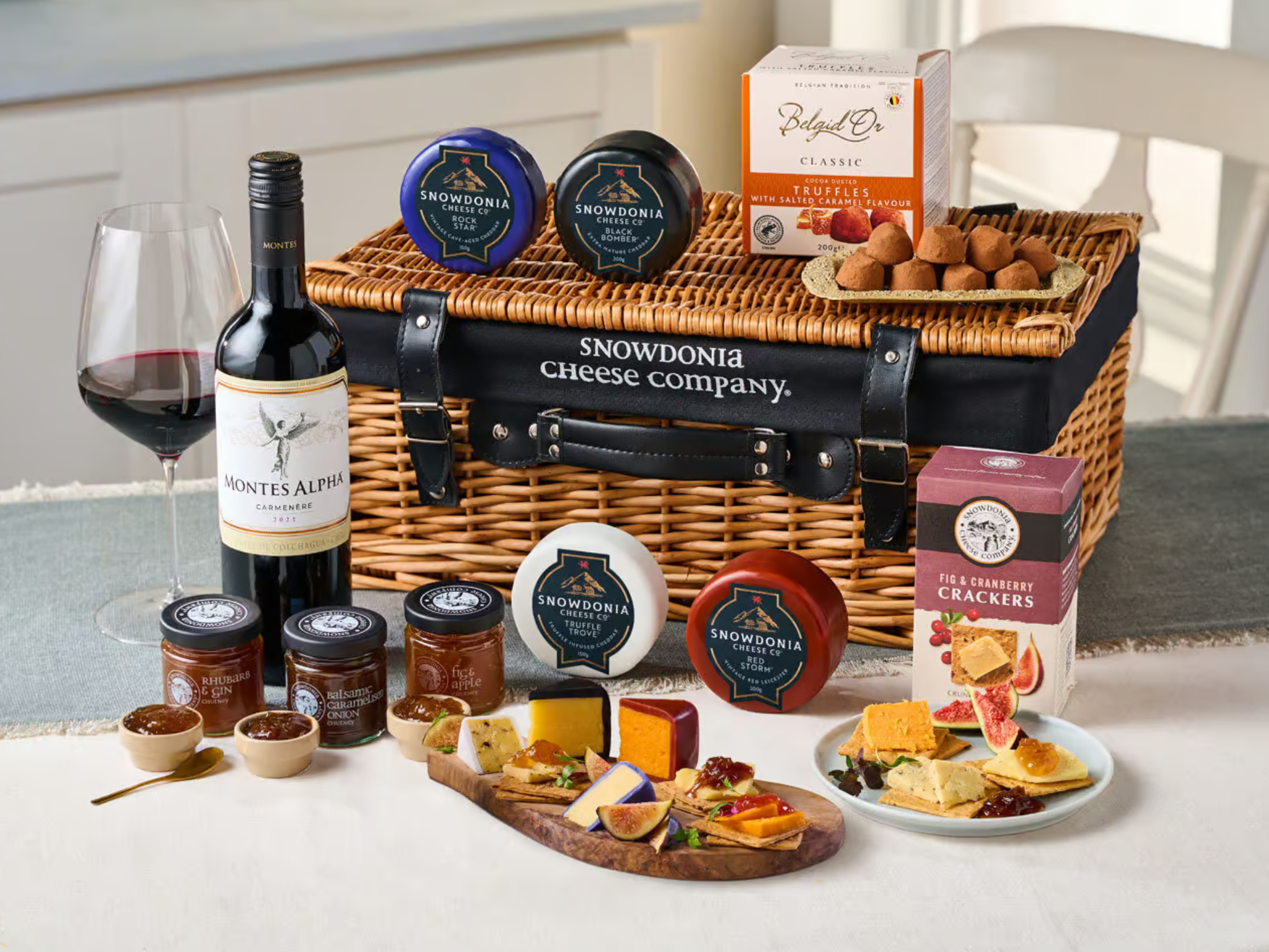 Snowdonia Cheese Company cheese and wine wicker hamper