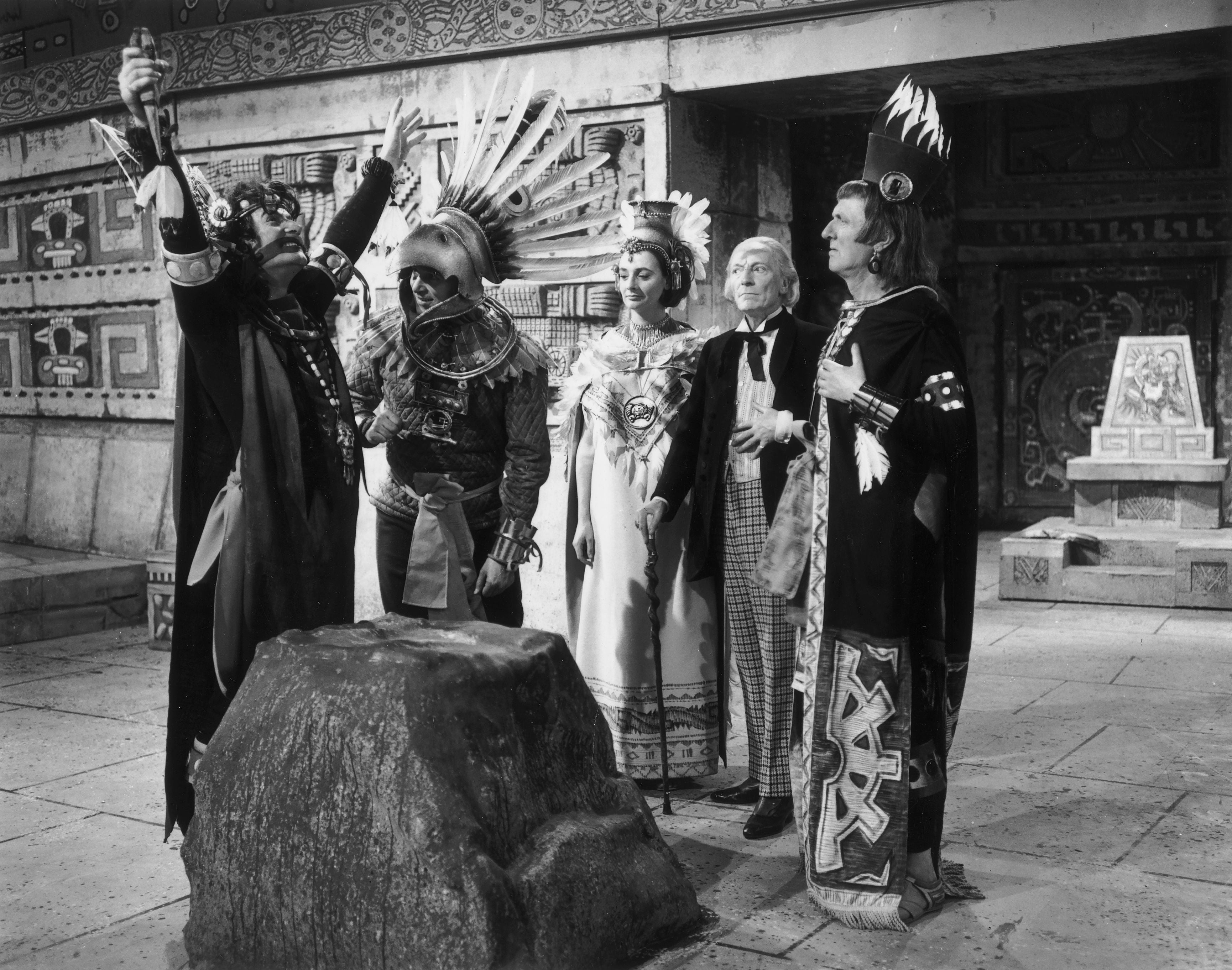 William Russell (second left) in the 1964 ‘Doctor Who’ episode ‘The Aztecs’, featuring John Ringham (left), Jacqueline Hill, William Hartnell and Keith Pyott