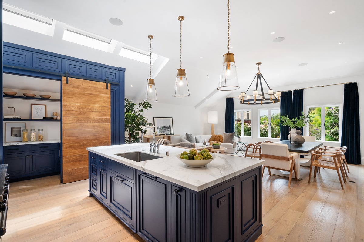 The kitchen and dining room inside the home. The show used the house as an exterior but the interior shots were all done in Los Angeles.