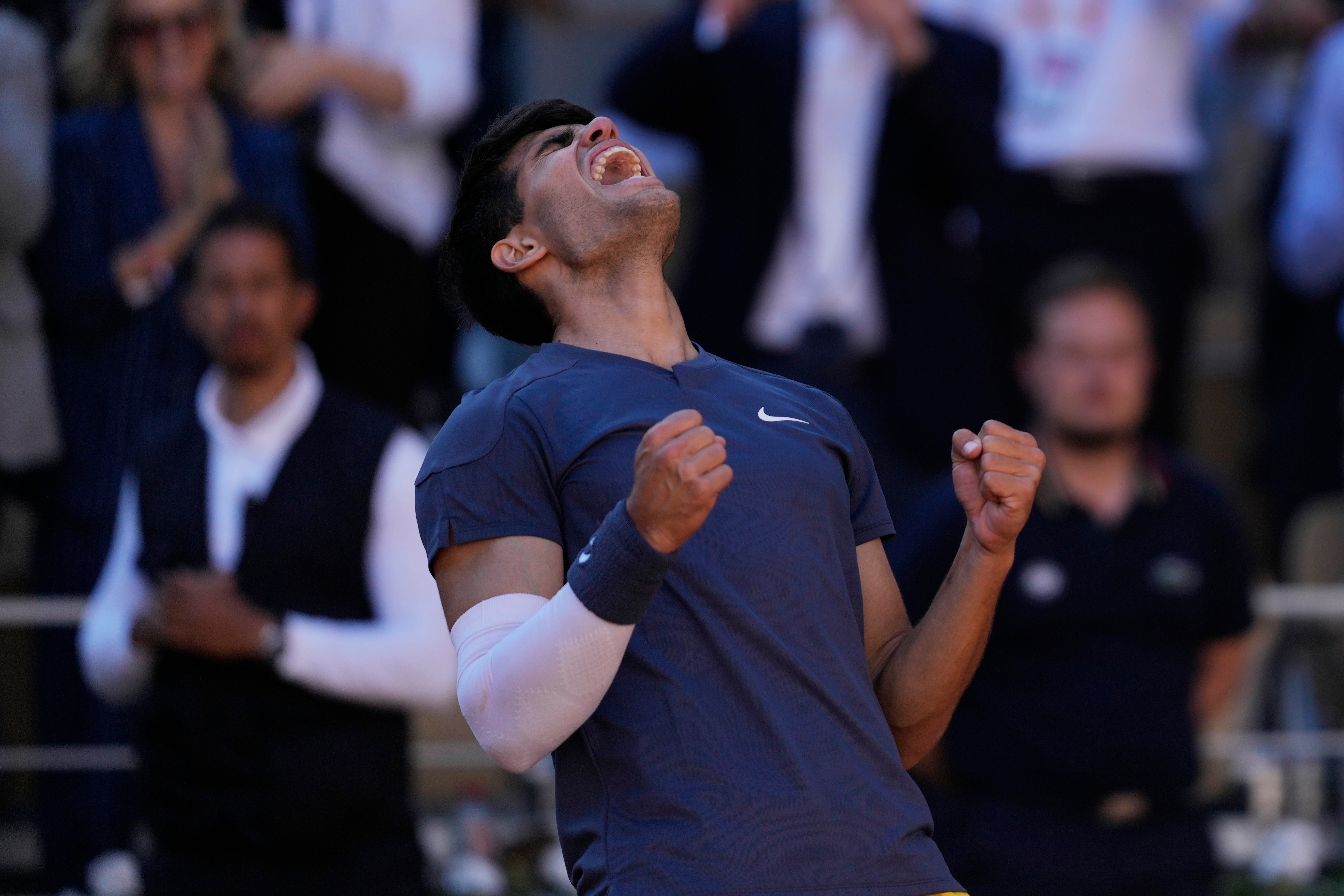 Carlos Alcaraz celebrates beating Jannik Sinner in the semi-finals