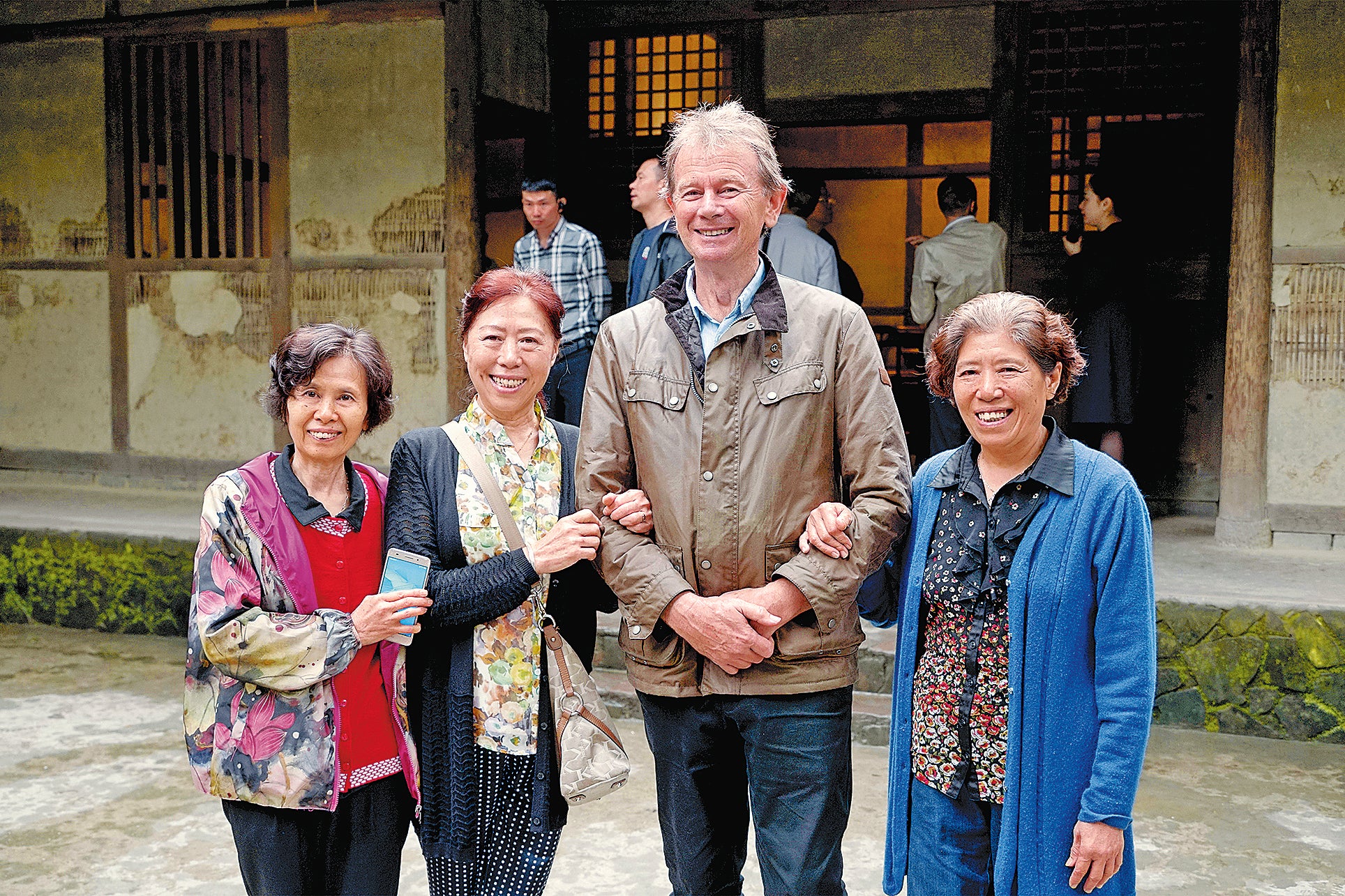 In the documentary ‘Du Fu: China’s Greatest Poet’, Wood travels to Du Fu’s Thatched Cottage and meets other enthusiasts