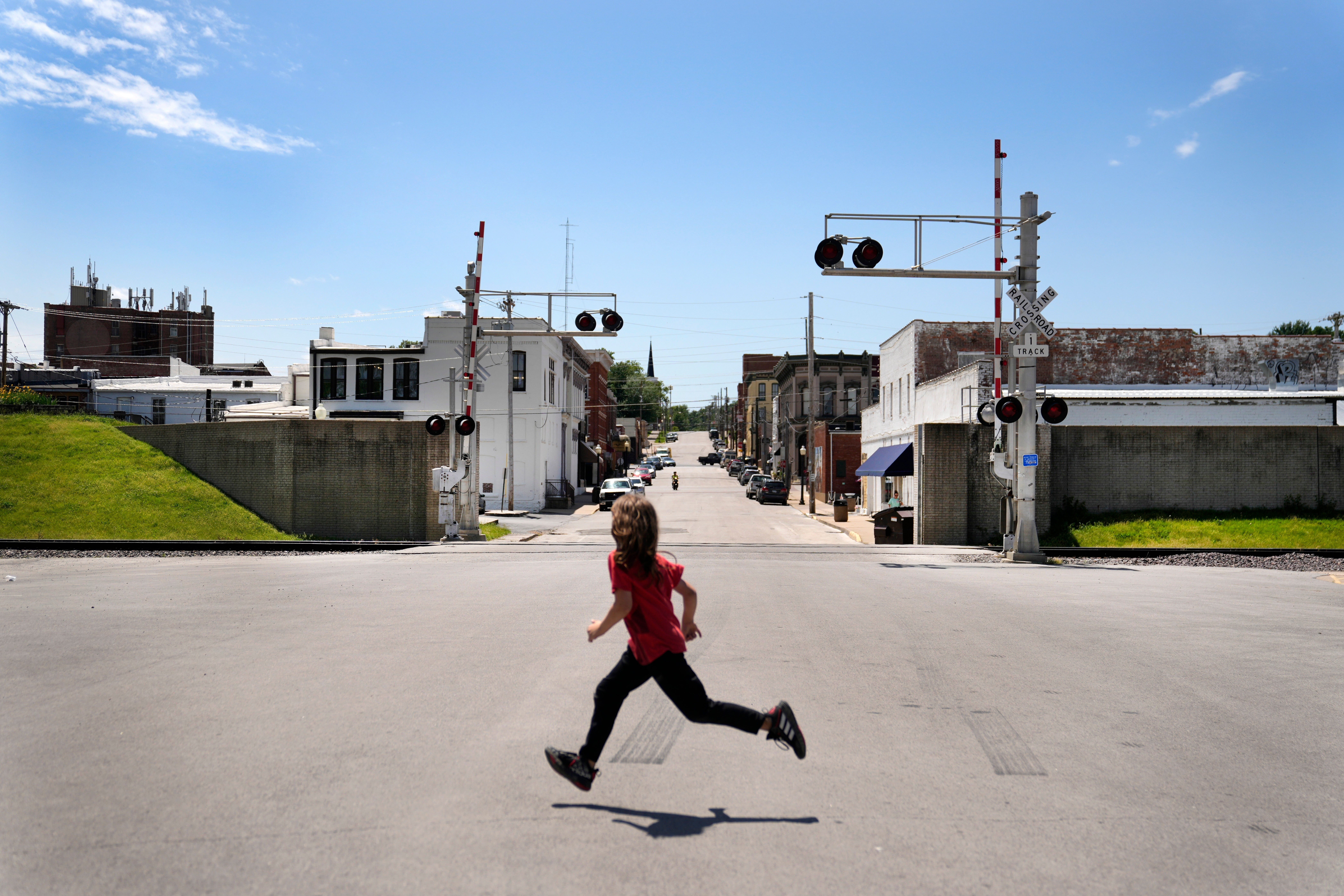 APTOPIX Climate Mississippi River Population Loss