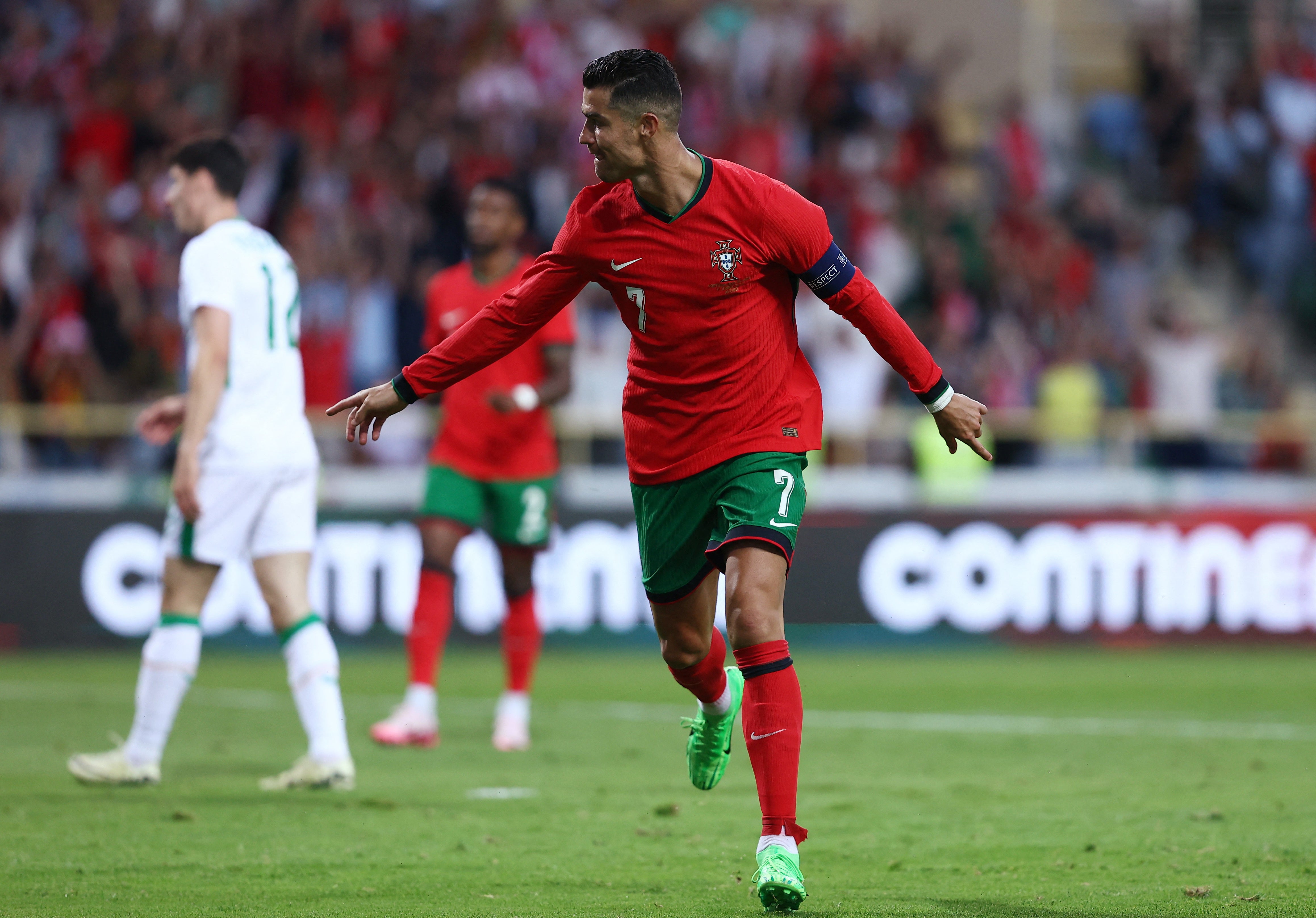 Cristiano Ronaldo celebrates