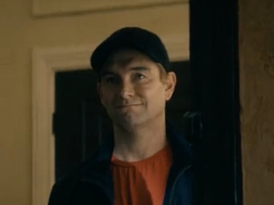 Homelander (Antony Starr) wearing ordinary clothes inThe Boys’