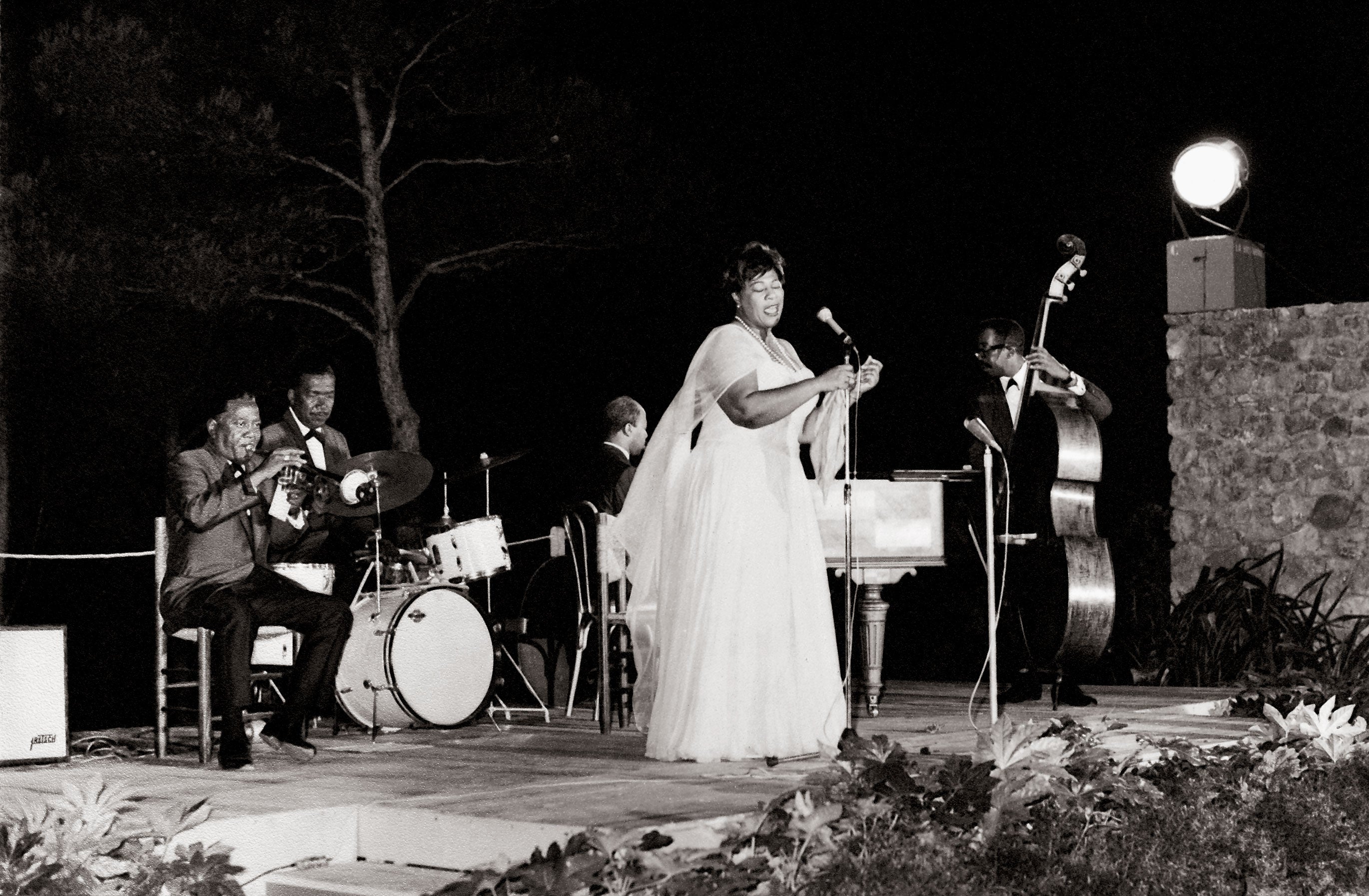 Ella Fitzgerald performs at the foundation’s 1964 inaugural dinner