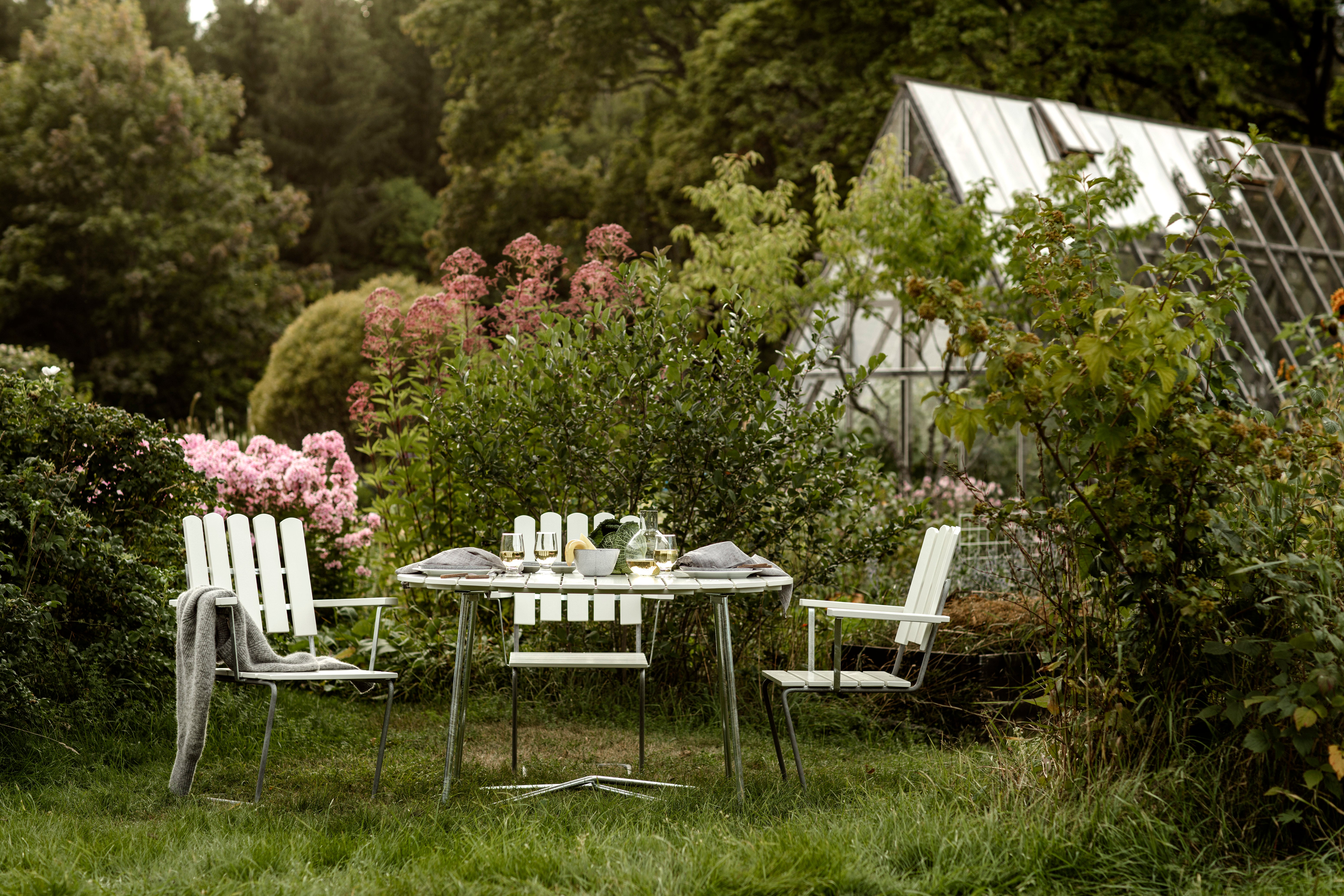 The A2 armchair series has been an integral part of Swedish gardens since the 1930s