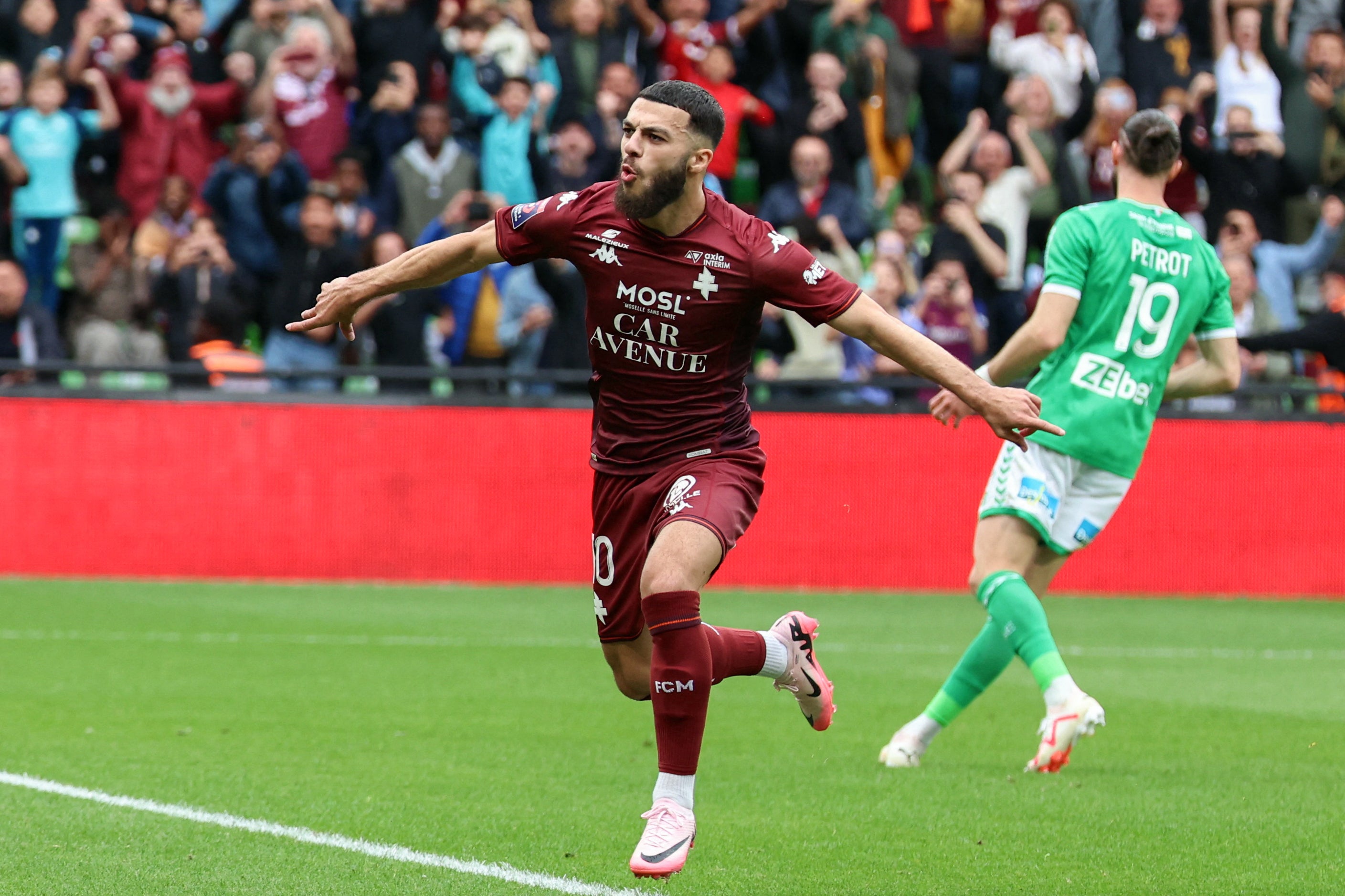 Mikautadze celebrates for Metz