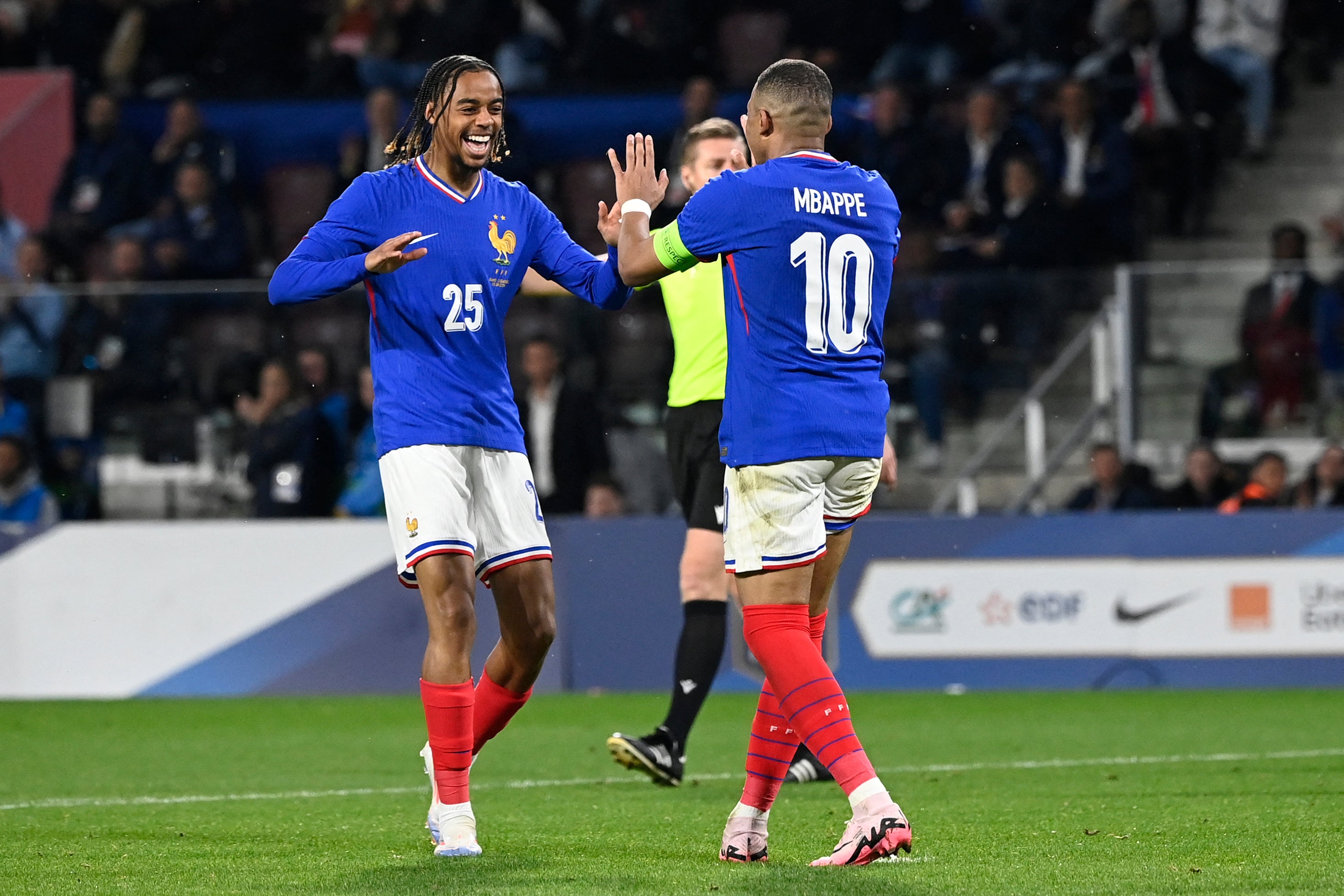 Mbappe celebrates with Barcola before Euro 2024