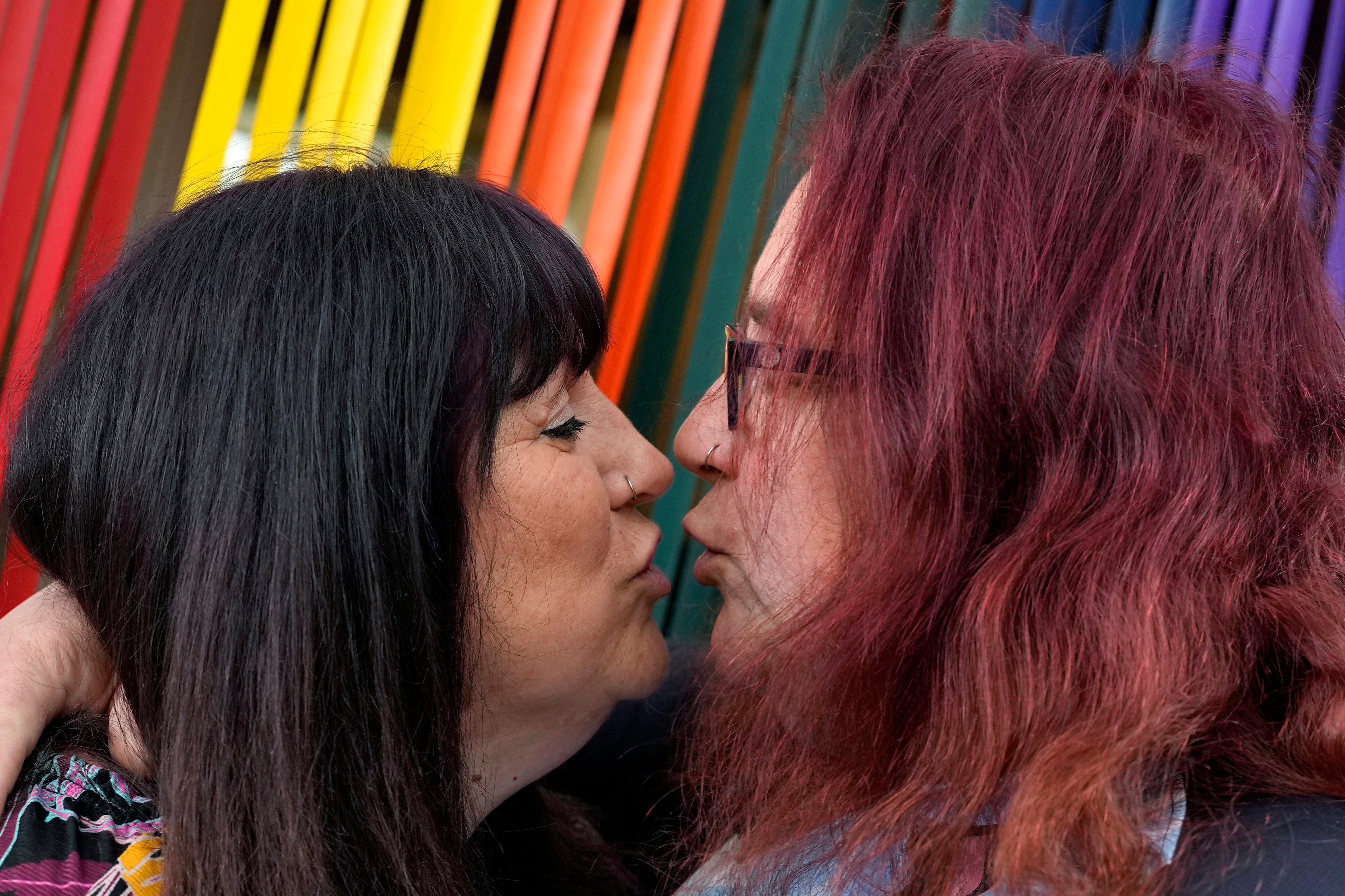 Britain US Marriages in Transition