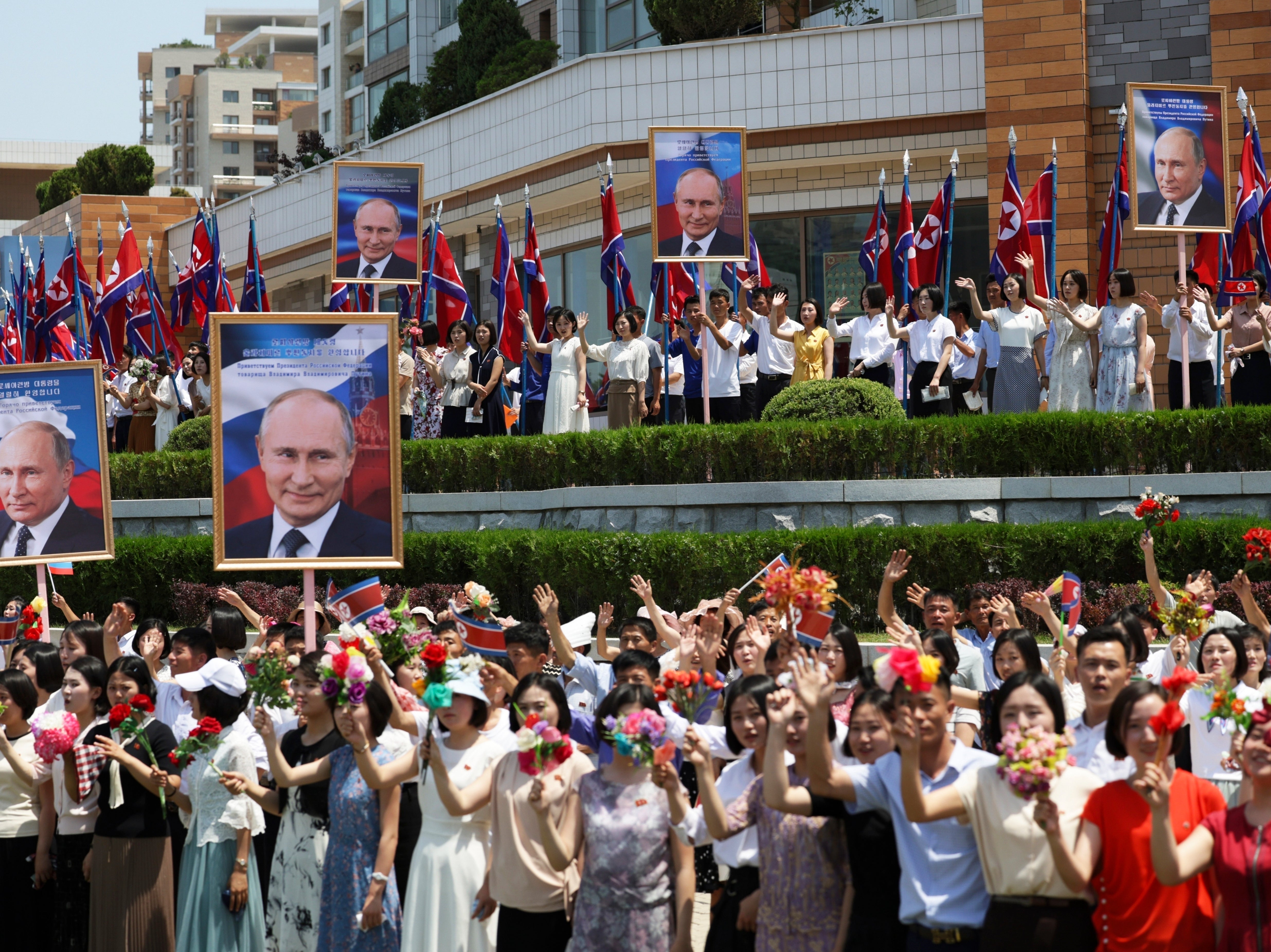 Crowds greet Putin in Pyongyang during his state visit earlier this week