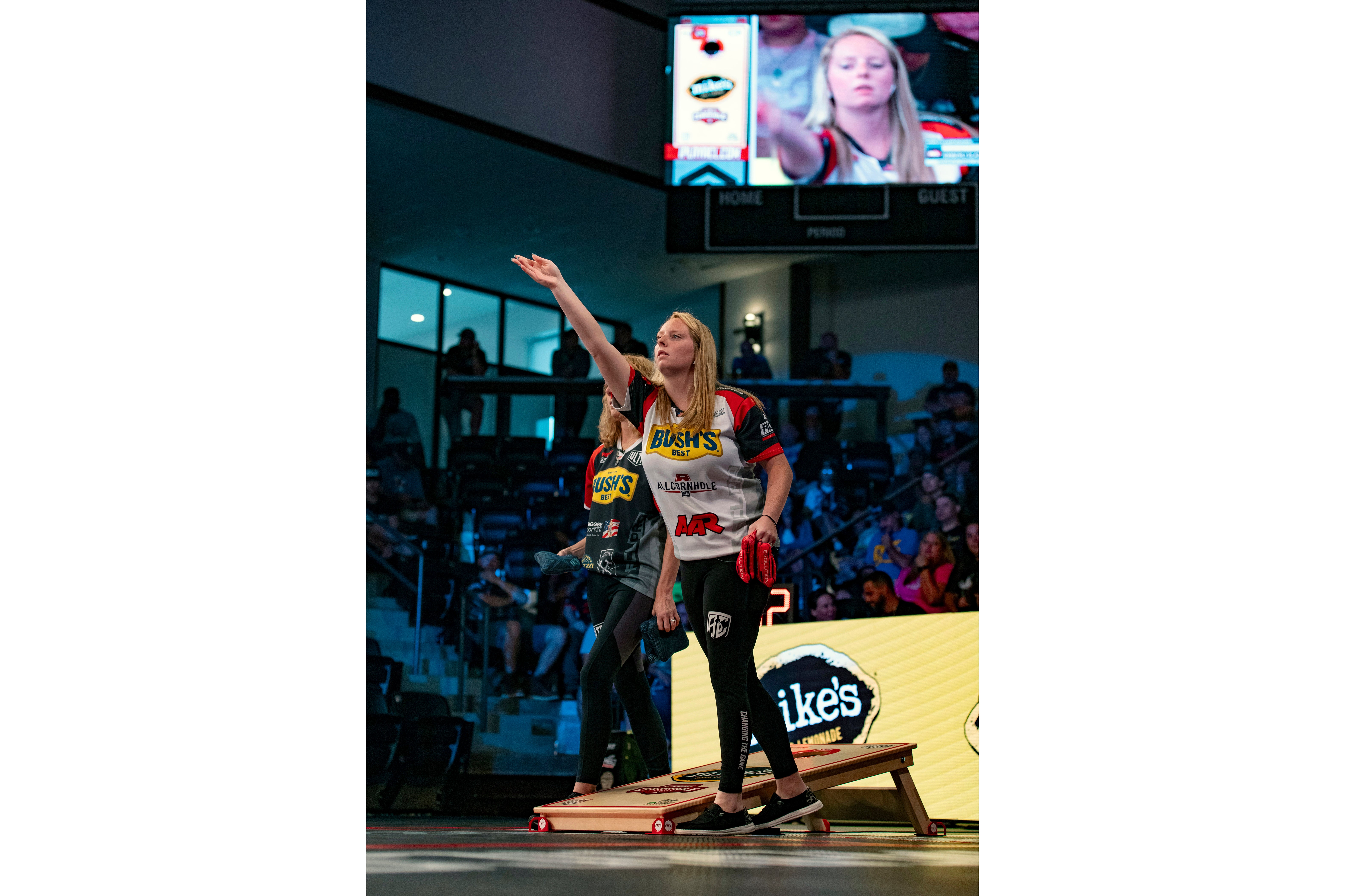 Cornhole Woman Contending