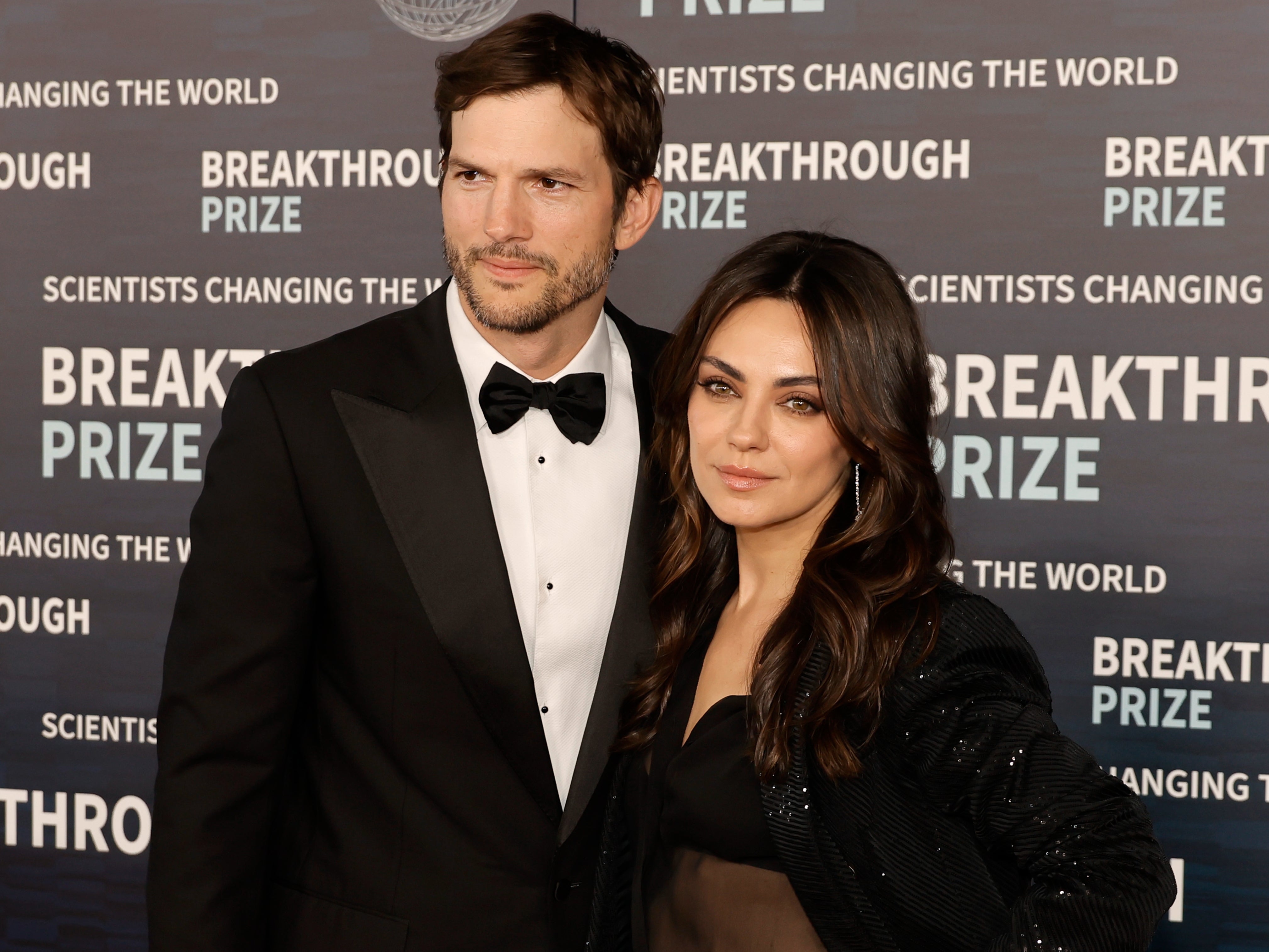 Mila Kunis fake proposes to Ashton Kutcher at Eras Tour in London