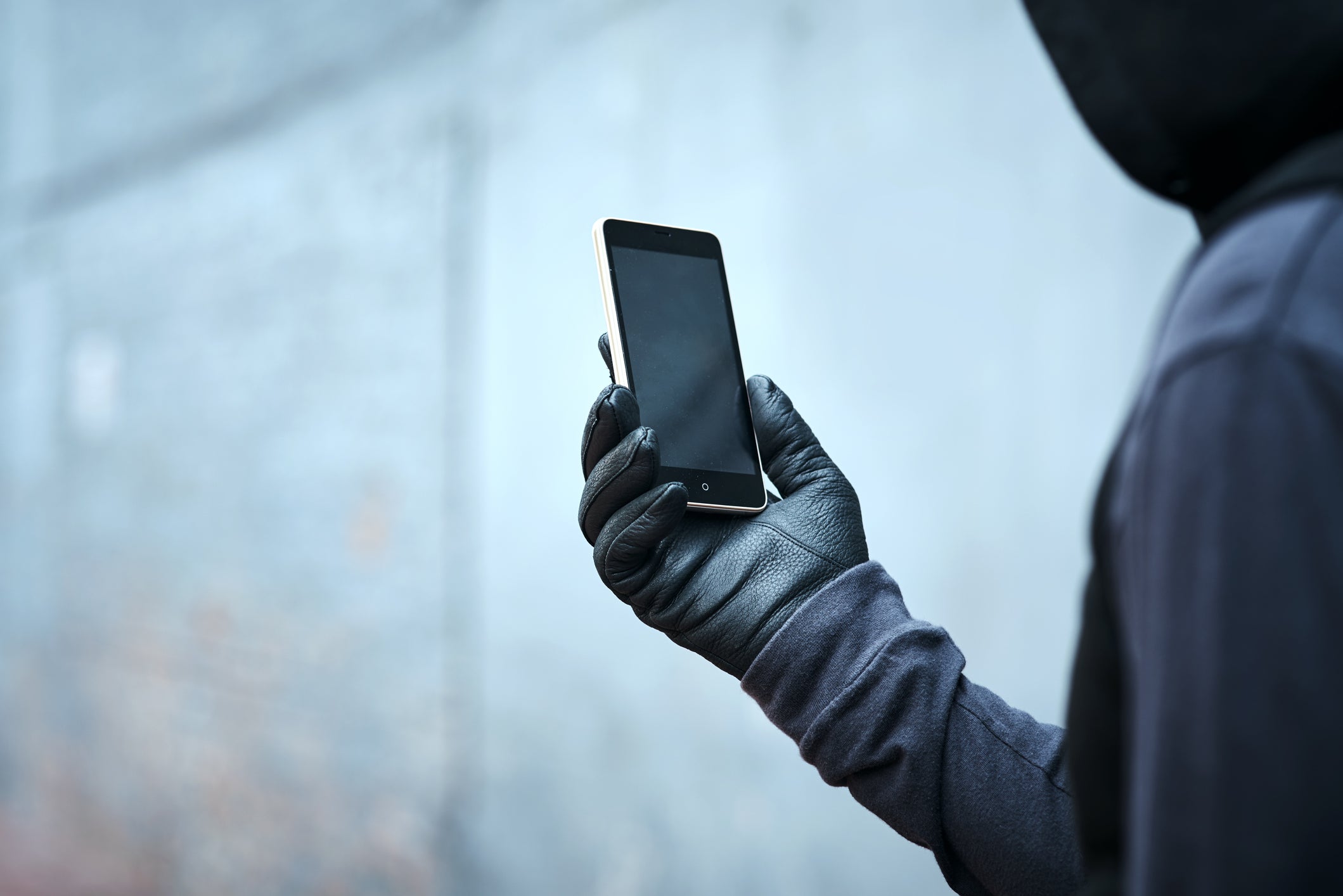 A criminal gang leader has revealed how phone thieves make tens of thousands of pounds a day by “shoulder-surfing” the public to steal their pin number