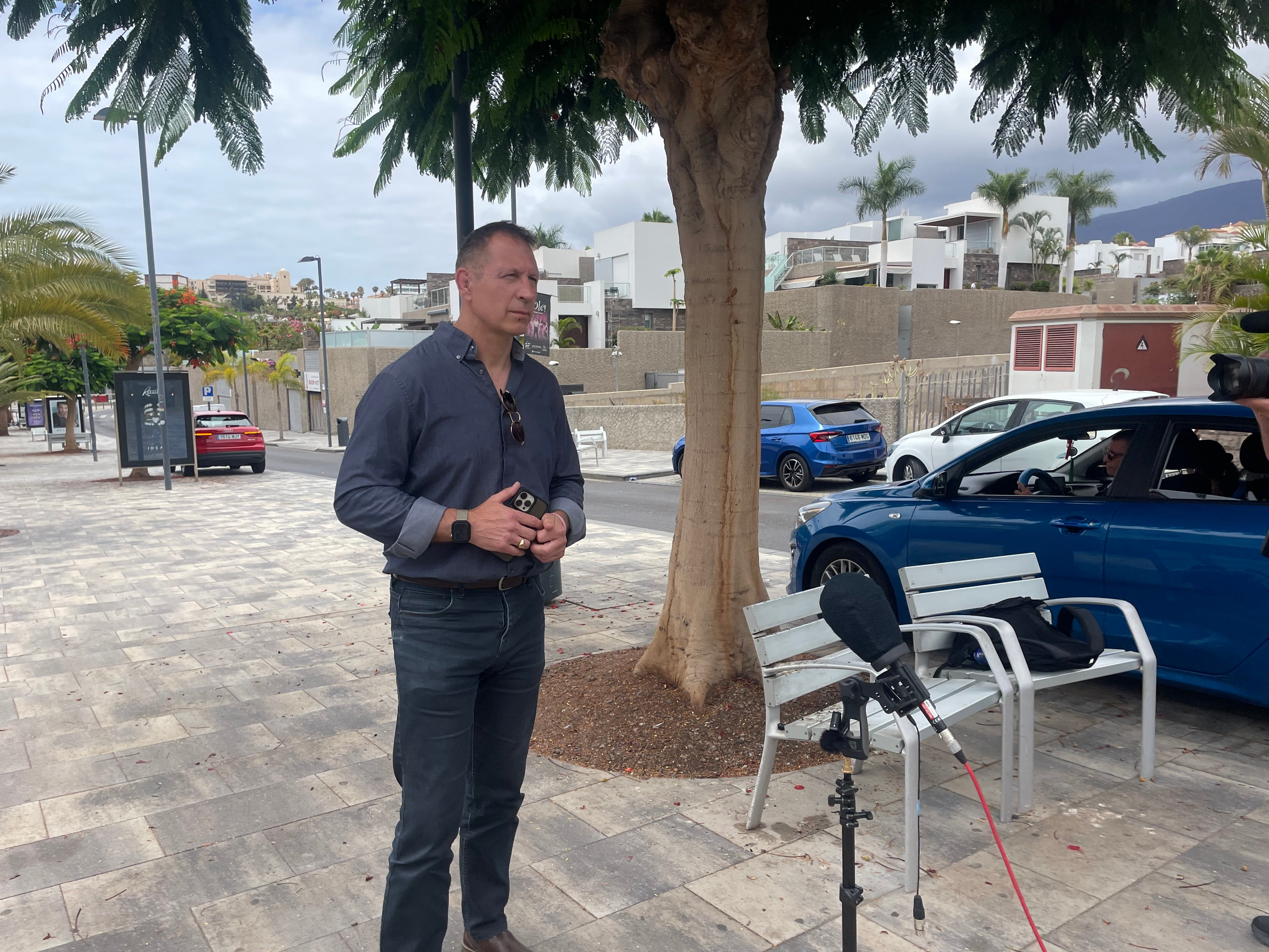 Former detective Mark Williams-Thomas spoke to reporters in Tenerife after offering the family his assistance