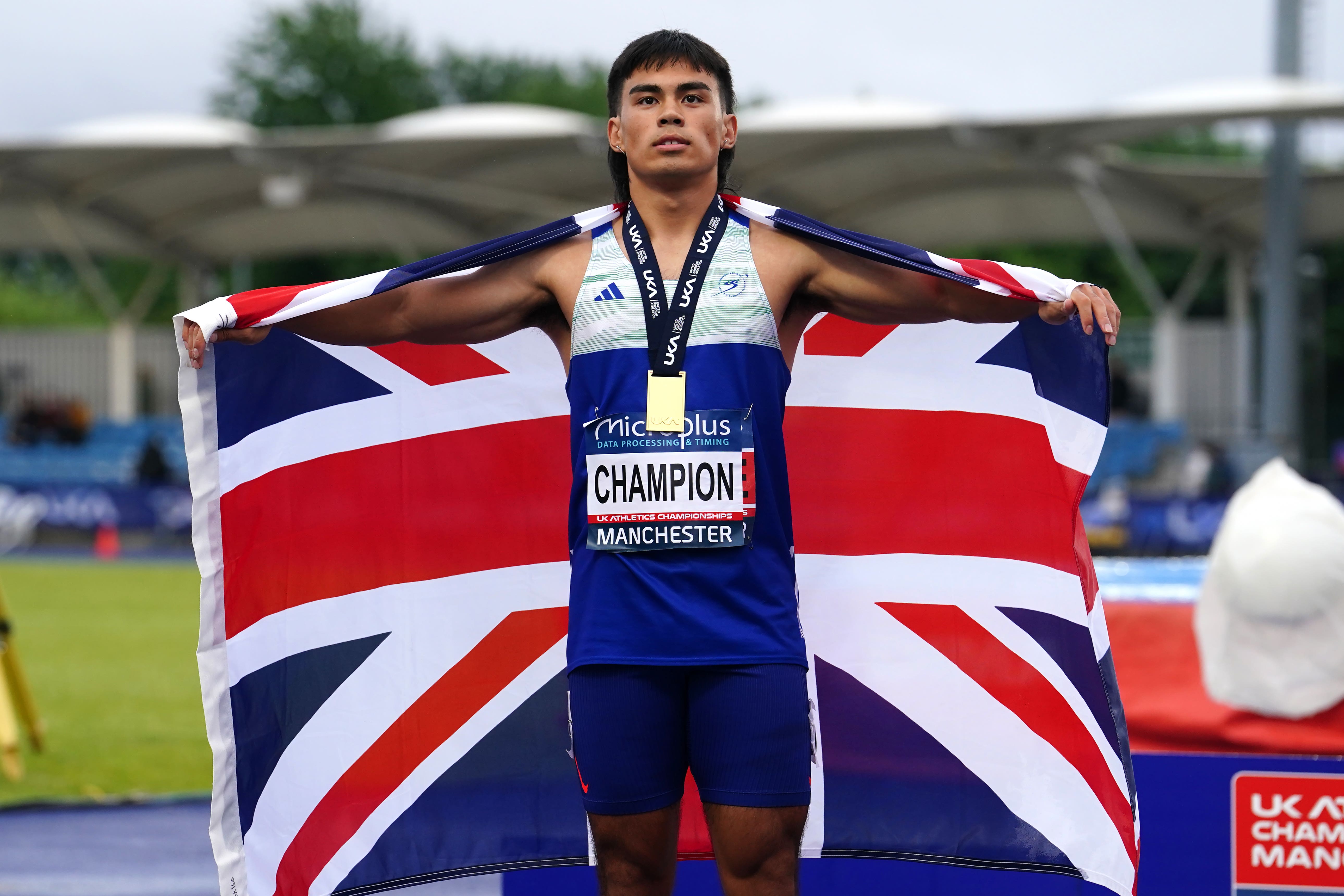 Louie Hinchliffe celebrates his victory in the 100 metres at the UK Championships (David Davies/PA).