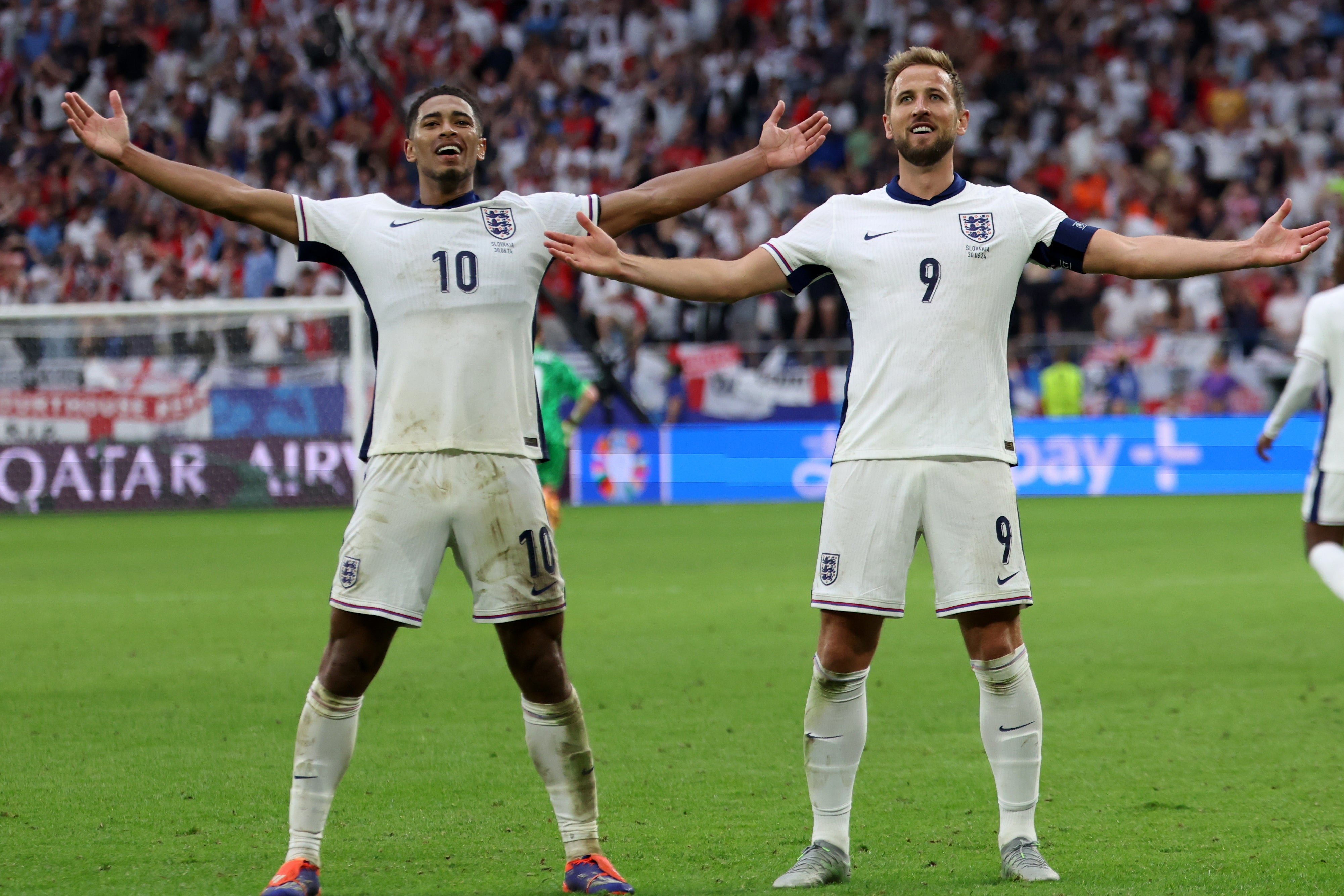 Bellingham and Kane address the supporters after the game