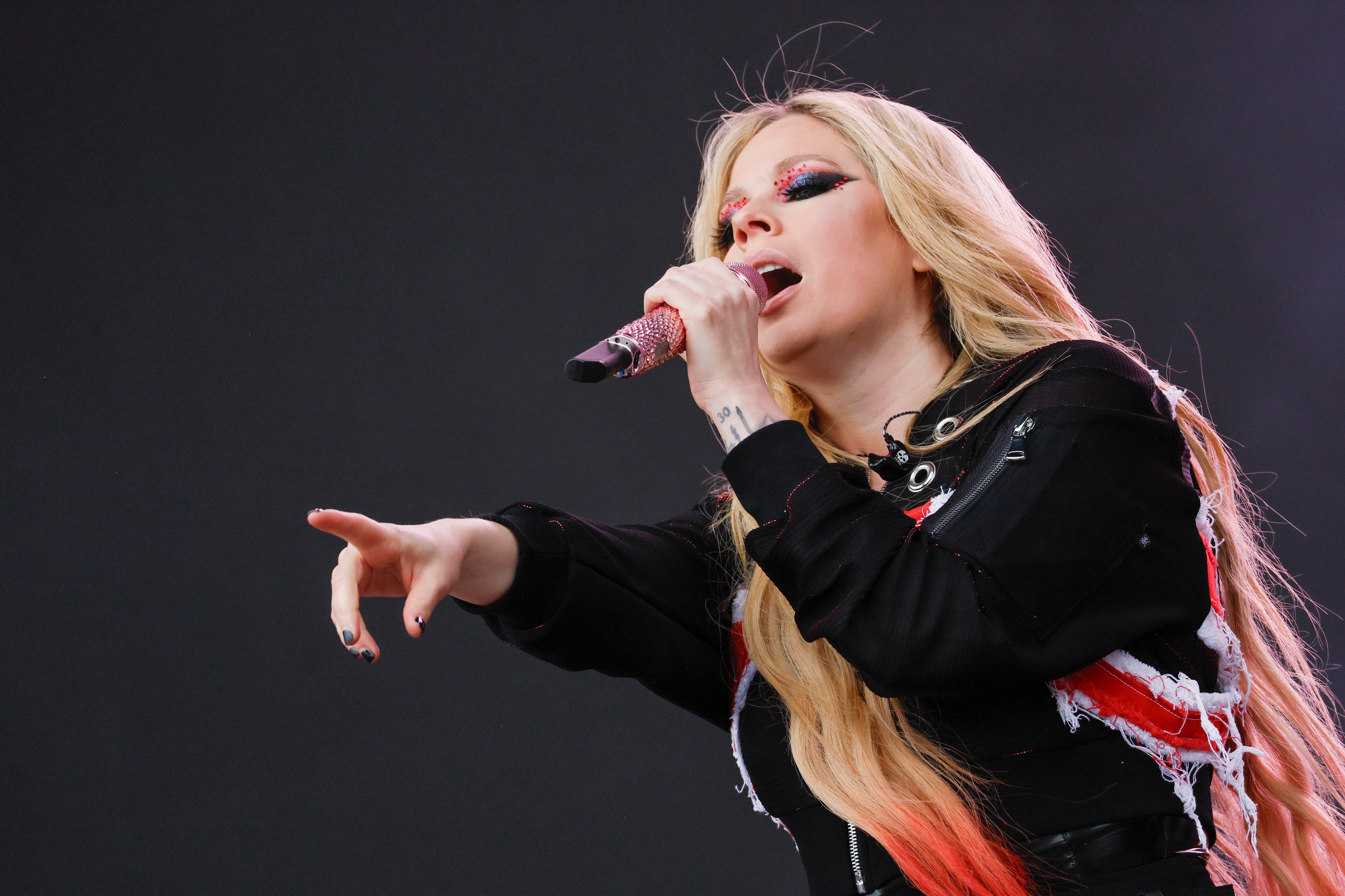 Avril Lavigne was the subject of a body double switch, according to a wild internet theory