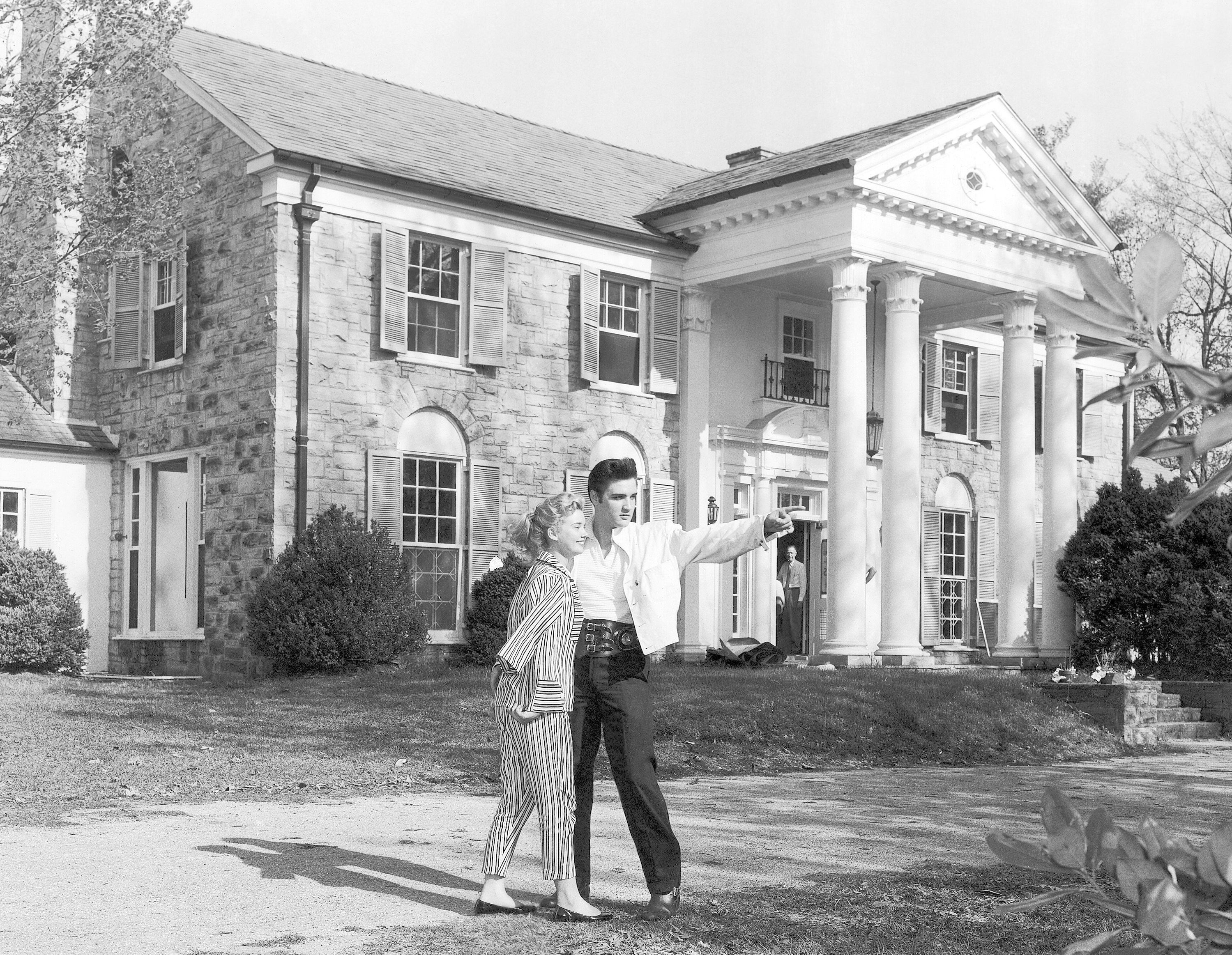 Elvis Presley and his then-girlfriend, Yvonne Lime, at Graceland circa 1957