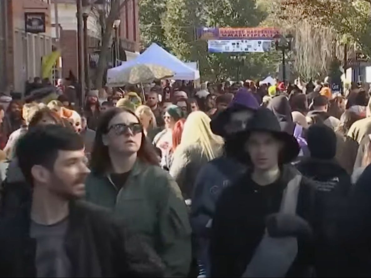 A city street in Salem, Massachusetts, crowded with tourists. Salem’s City Council hopes to curb the city’s congestion by increasing tour guide license fees from $10 to $350