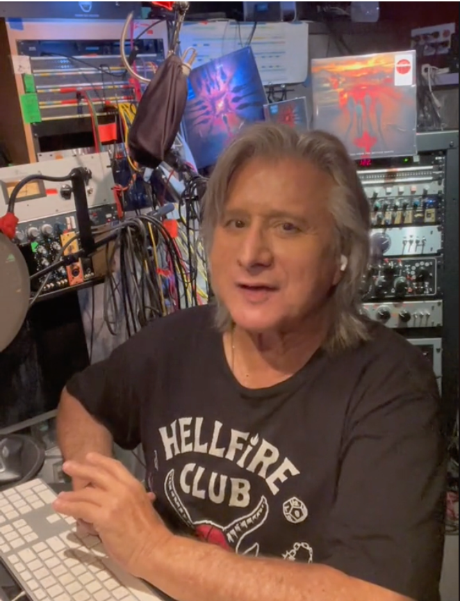 Steve Perry talking in TikTok